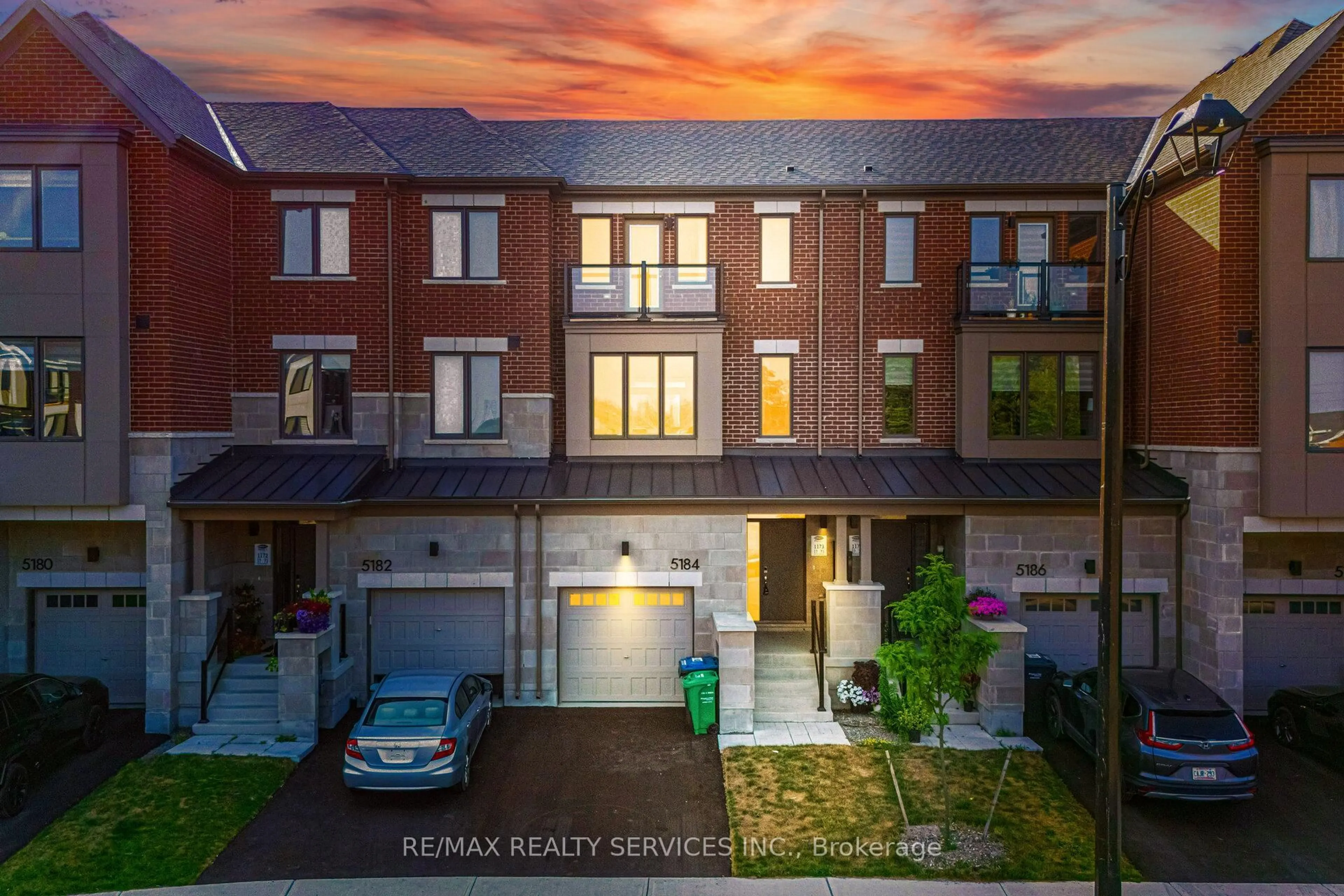 A pic from outside/outdoor area/front of a property/back of a property/a pic from drone, street for 5184 Viola Desmond Dr, Mississauga Ontario L5M 2S7