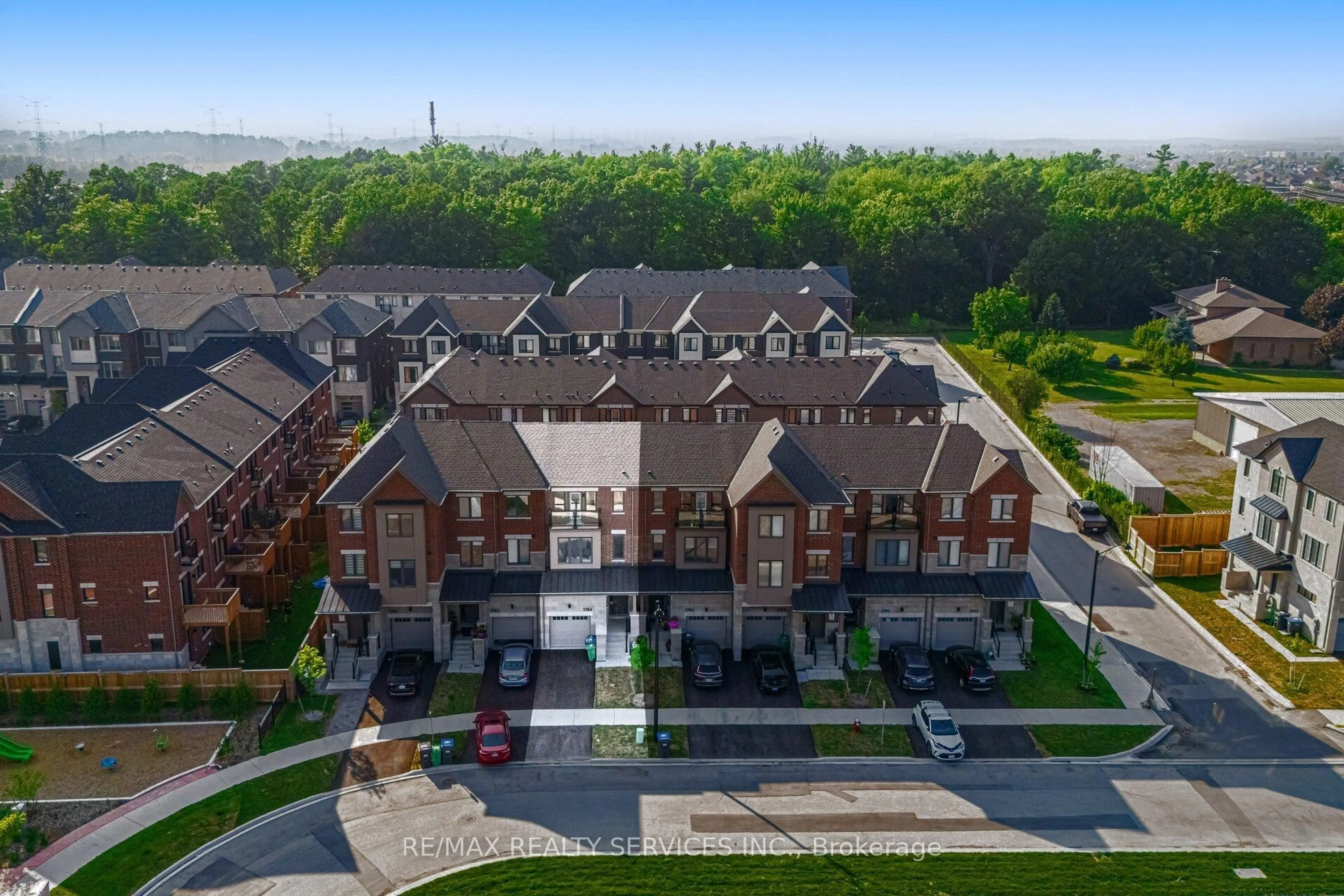 A pic from outside/outdoor area/front of a property/back of a property/a pic from drone, unknown for 5184 Viola Desmond Dr, Mississauga Ontario L5M 2S7