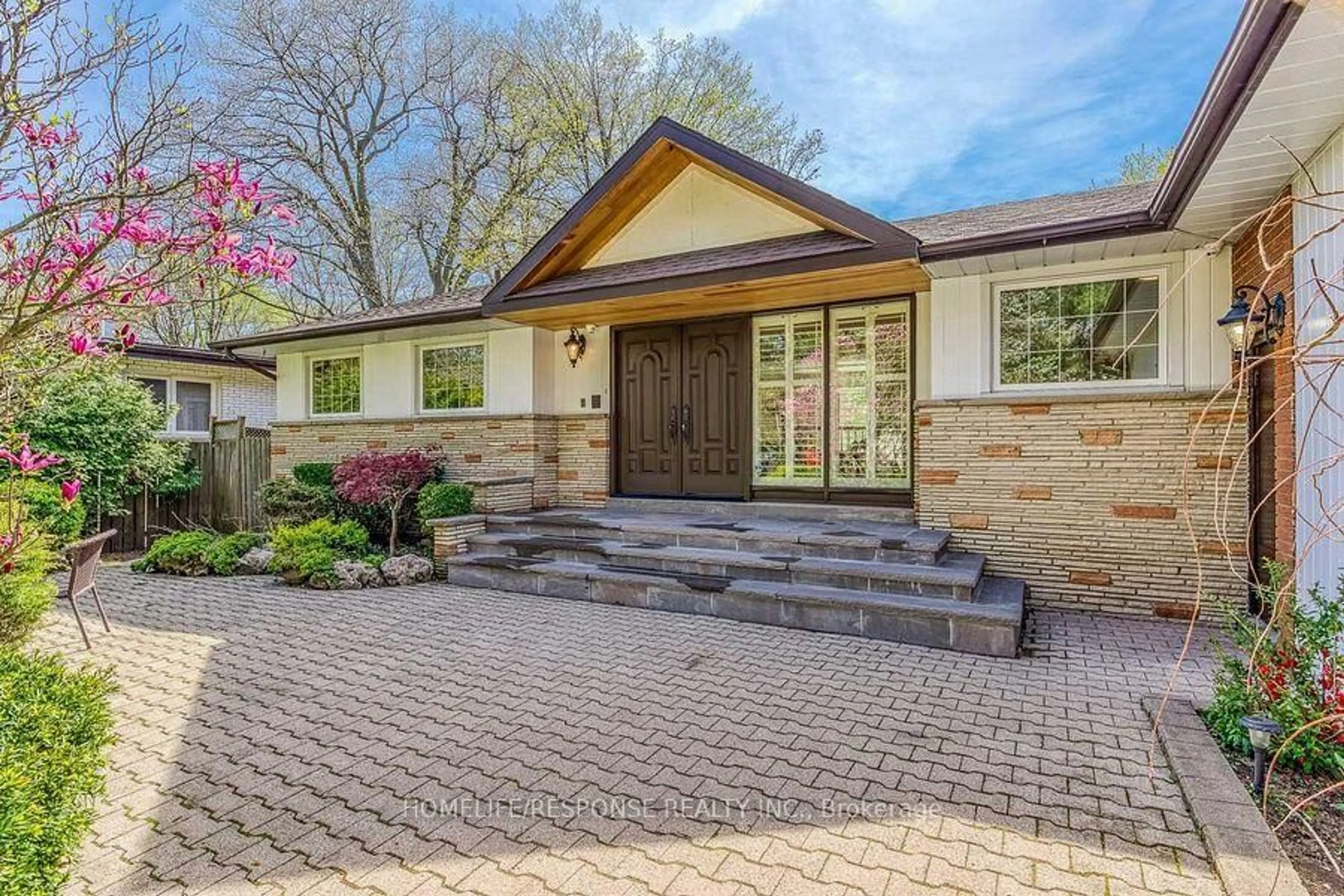 Home with brick exterior material, street for 3640 BURNBRAE Dr, Mississauga Ontario L5C 2N7
