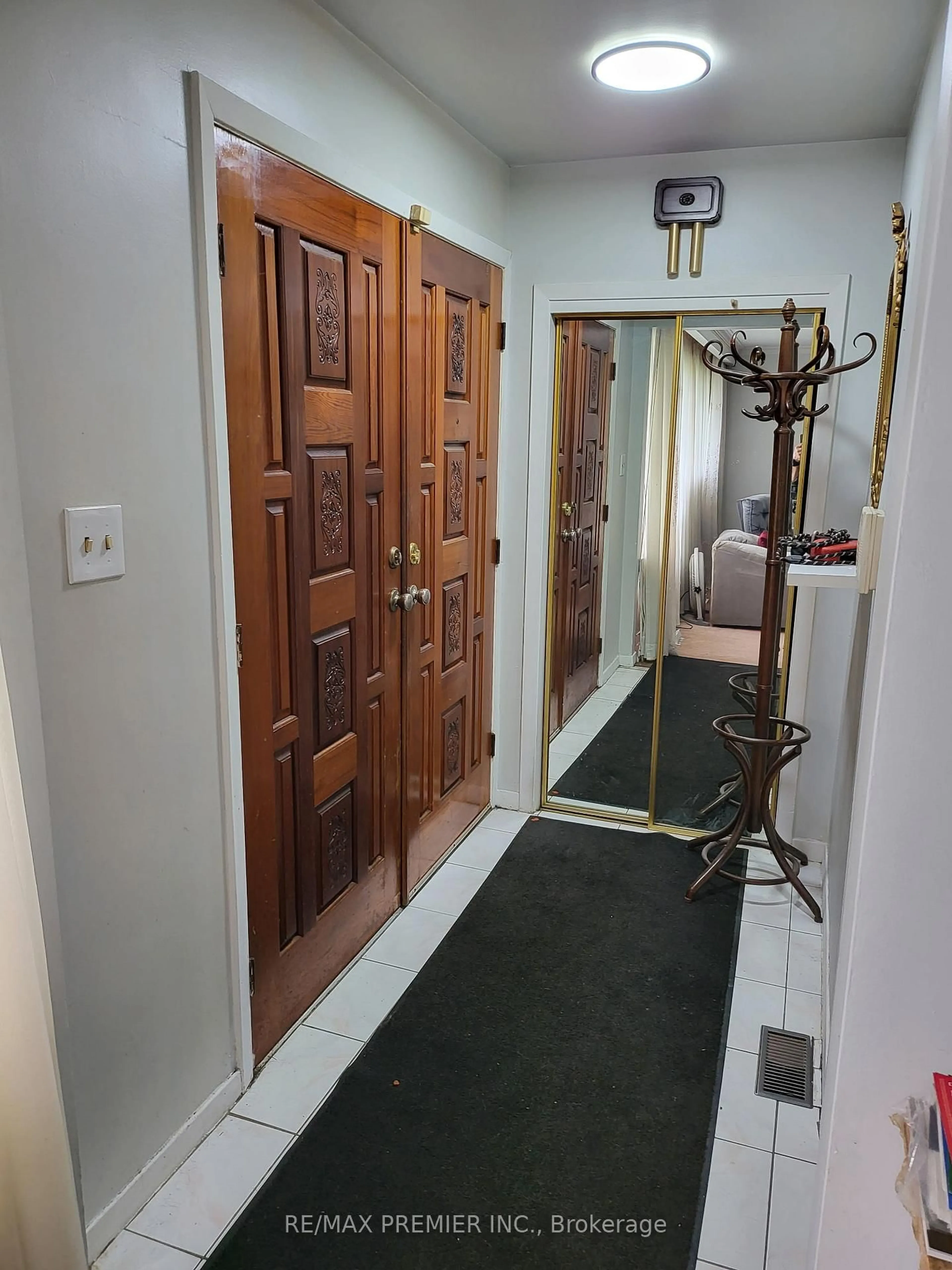Indoor foyer for 53 Rosefair Cres, Toronto Ontario M9W 3B1