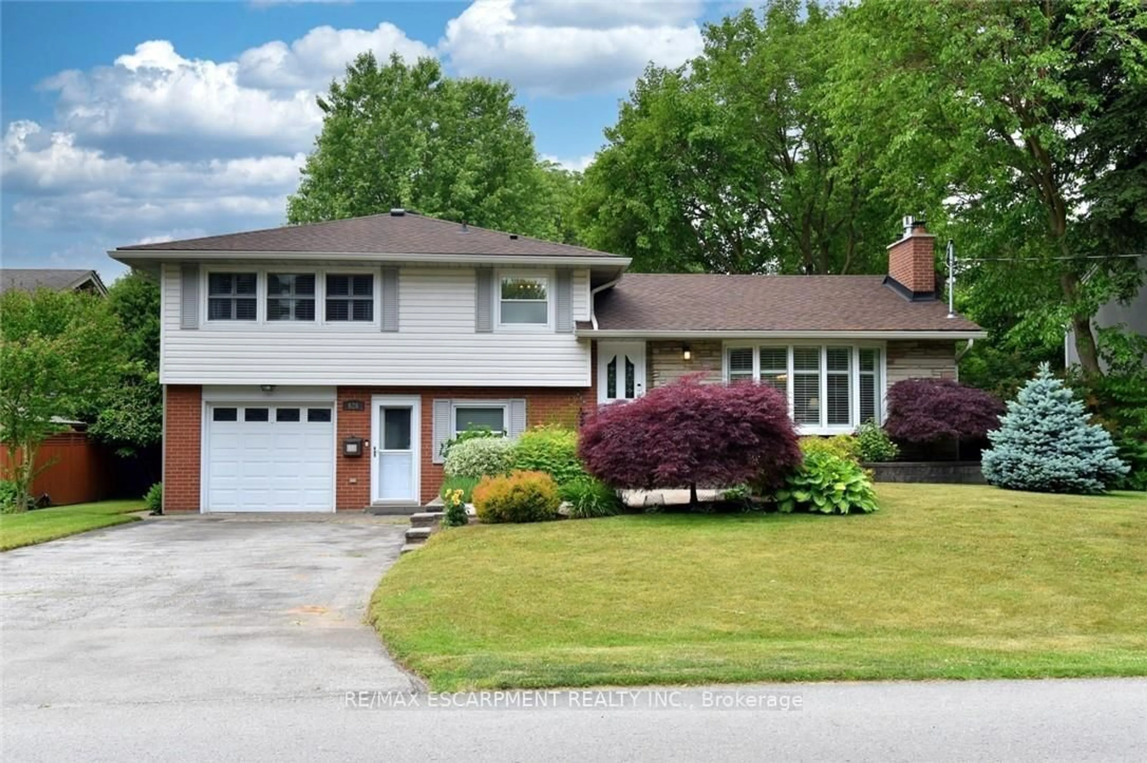 Home with vinyl exterior material, street for 626 Vanderburgh Dr, Burlington Ontario L7T 3W6