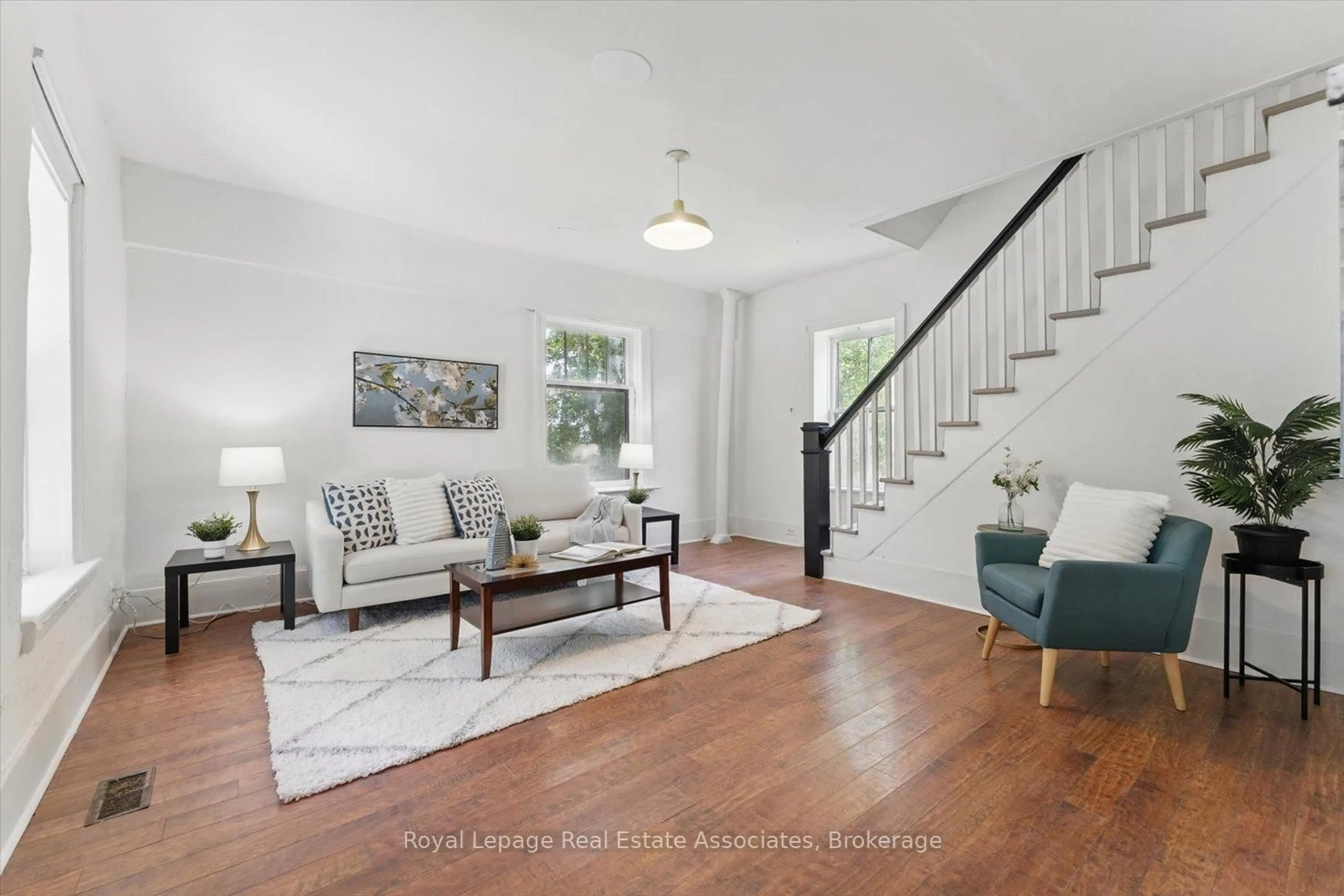 Living room with furniture, unknown for 401 Draper St, Halton Hills Ontario L7G 4B6