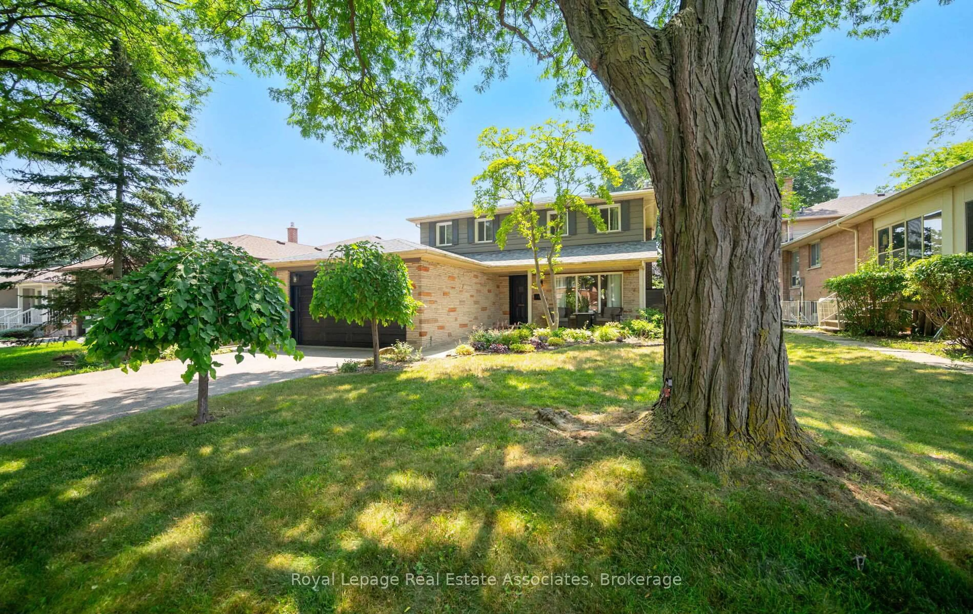 A pic from outside/outdoor area/front of a property/back of a property/a pic from drone, street for 296 Chantenay Dr, Mississauga Ontario L5A 1E7