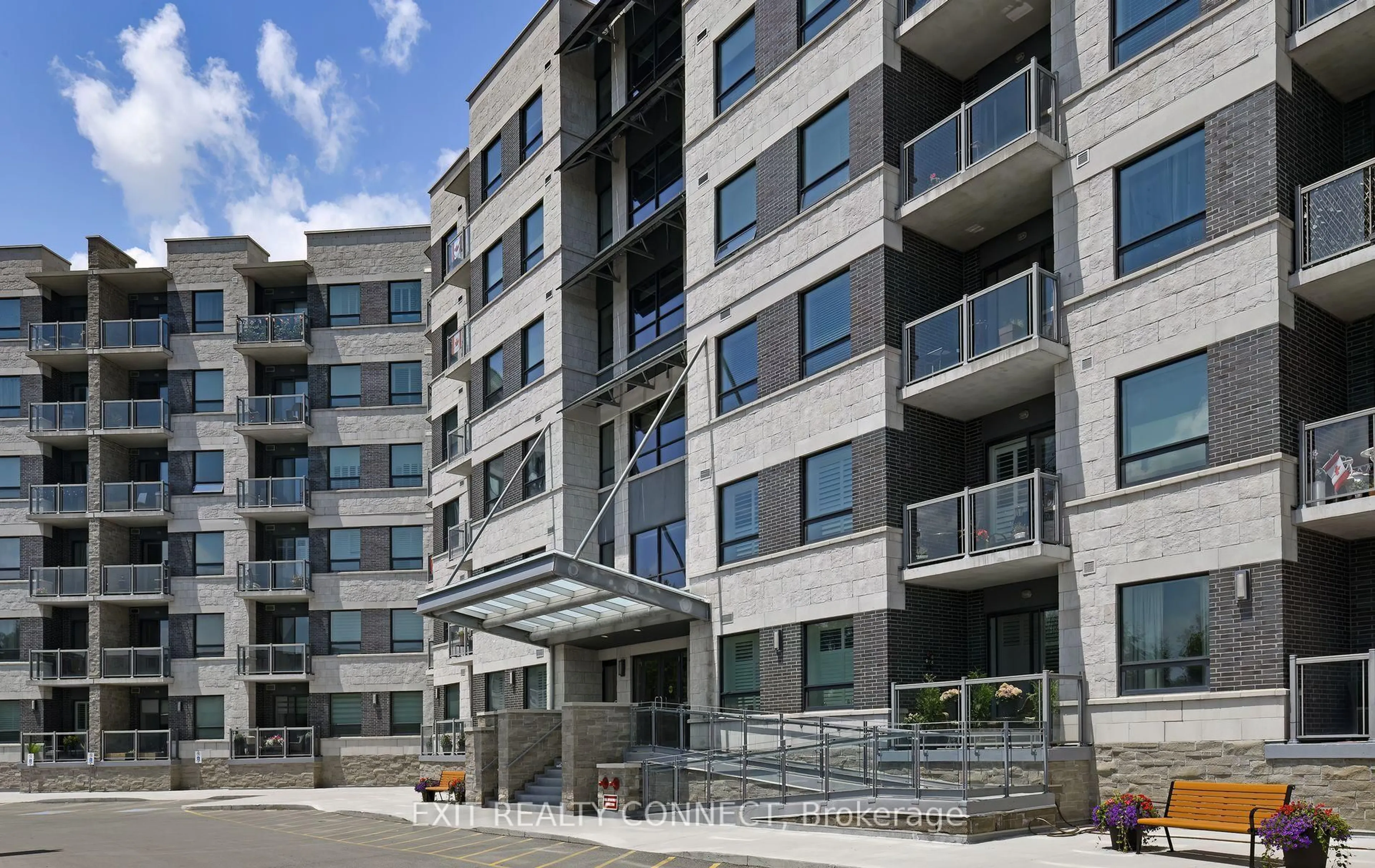 Patio, building for 383 Main St #112, Milton Ontario L9T 8K8
