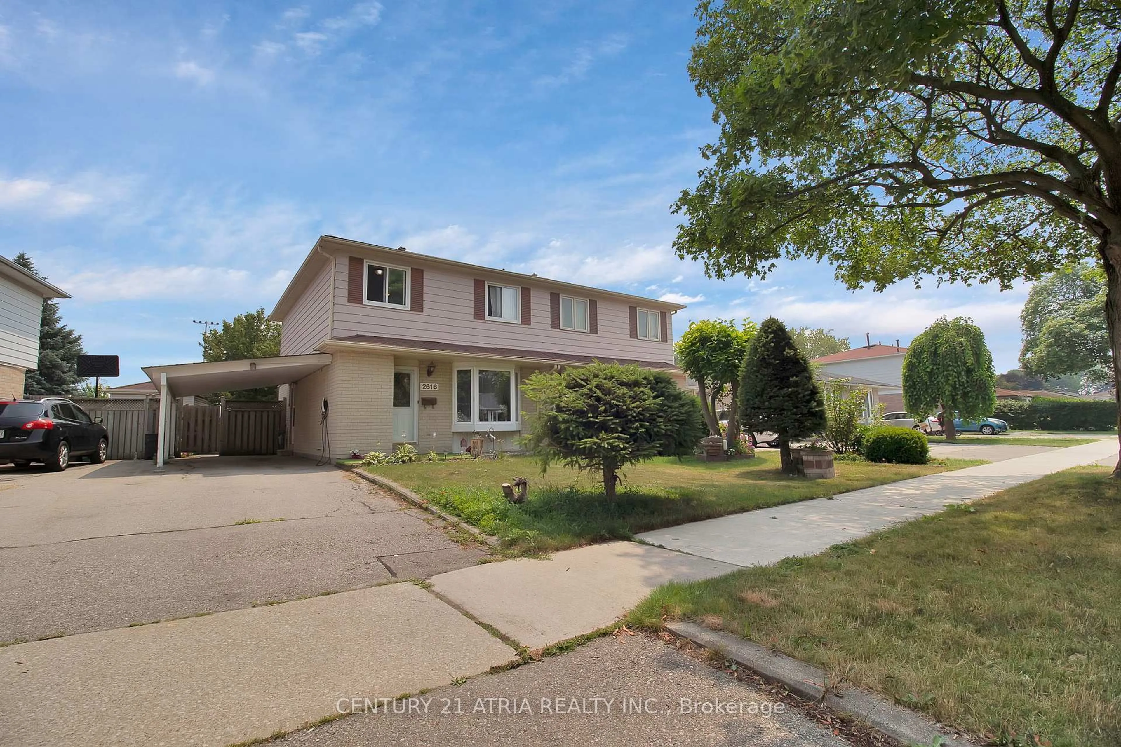 Home with vinyl exterior material, street for 2616 Widemarr Rd, Mississauga Ontario L5J 1M3