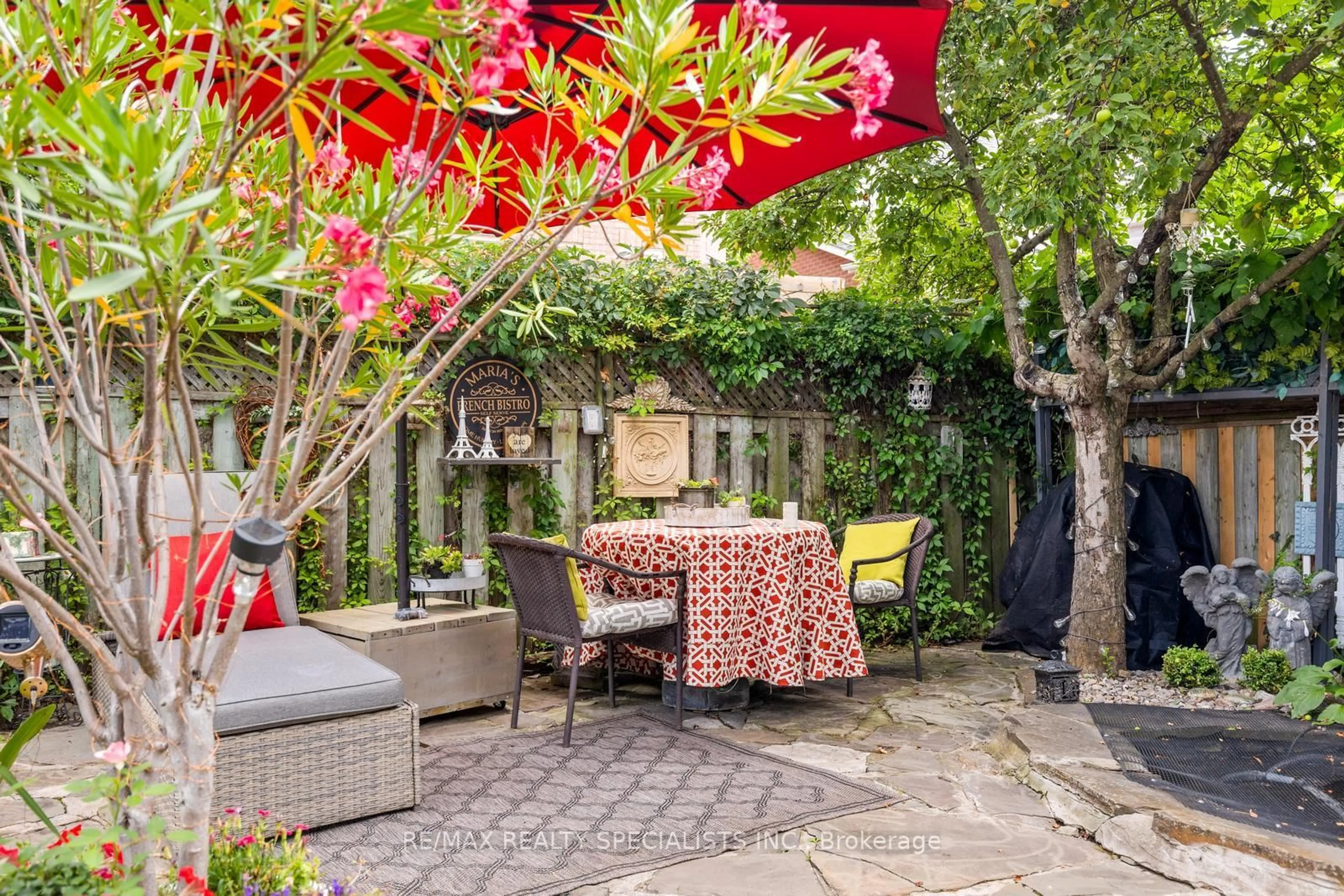 Patio, street for 3856 Cedar Hedge Rise, Mississauga Ontario L5N 6X2