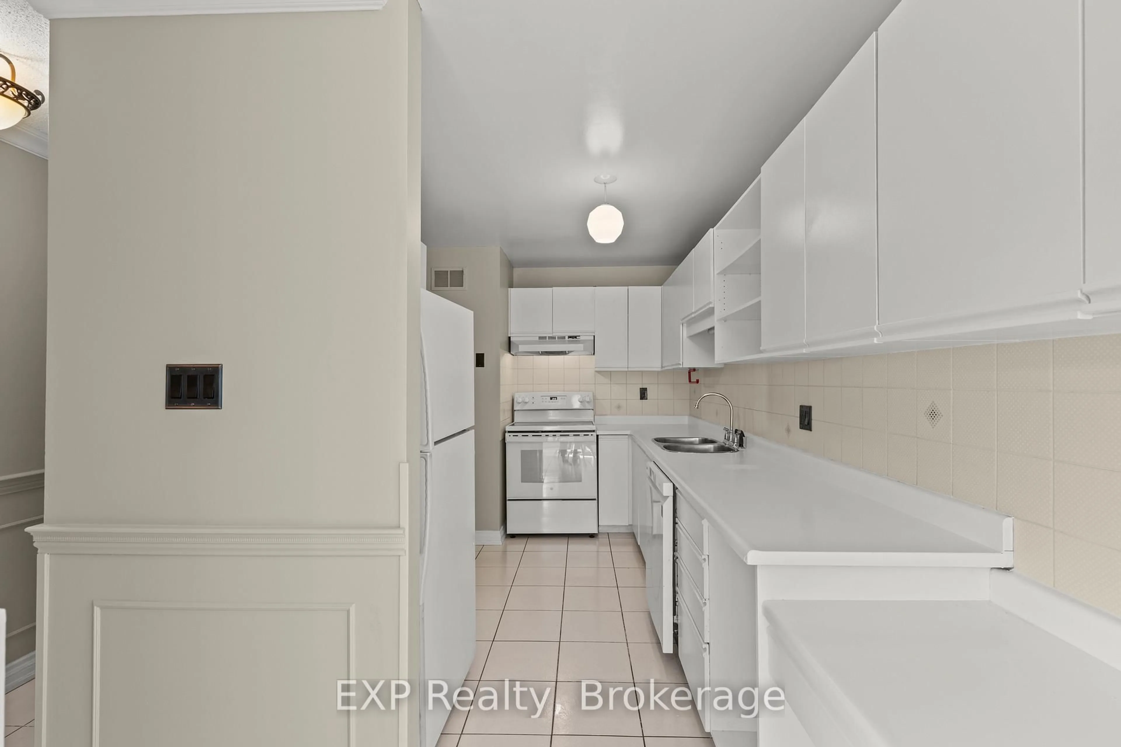 Standard kitchen, ceramic/tile floor for 2205 South Millway #82, Mississauga Ontario L5L 3T2