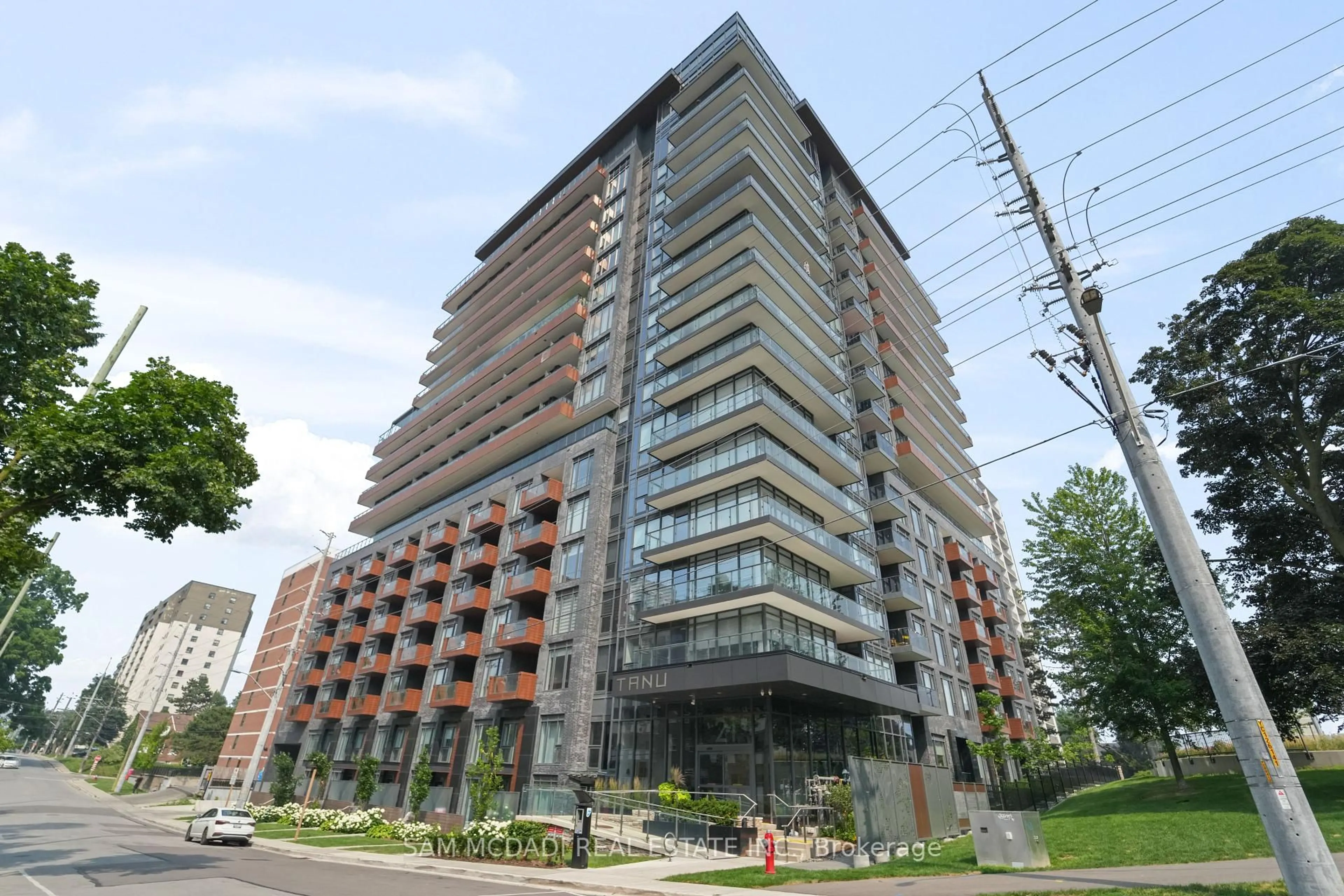 Patio, building for 21 PARK St #815, Mississauga Ontario L5G 1L7