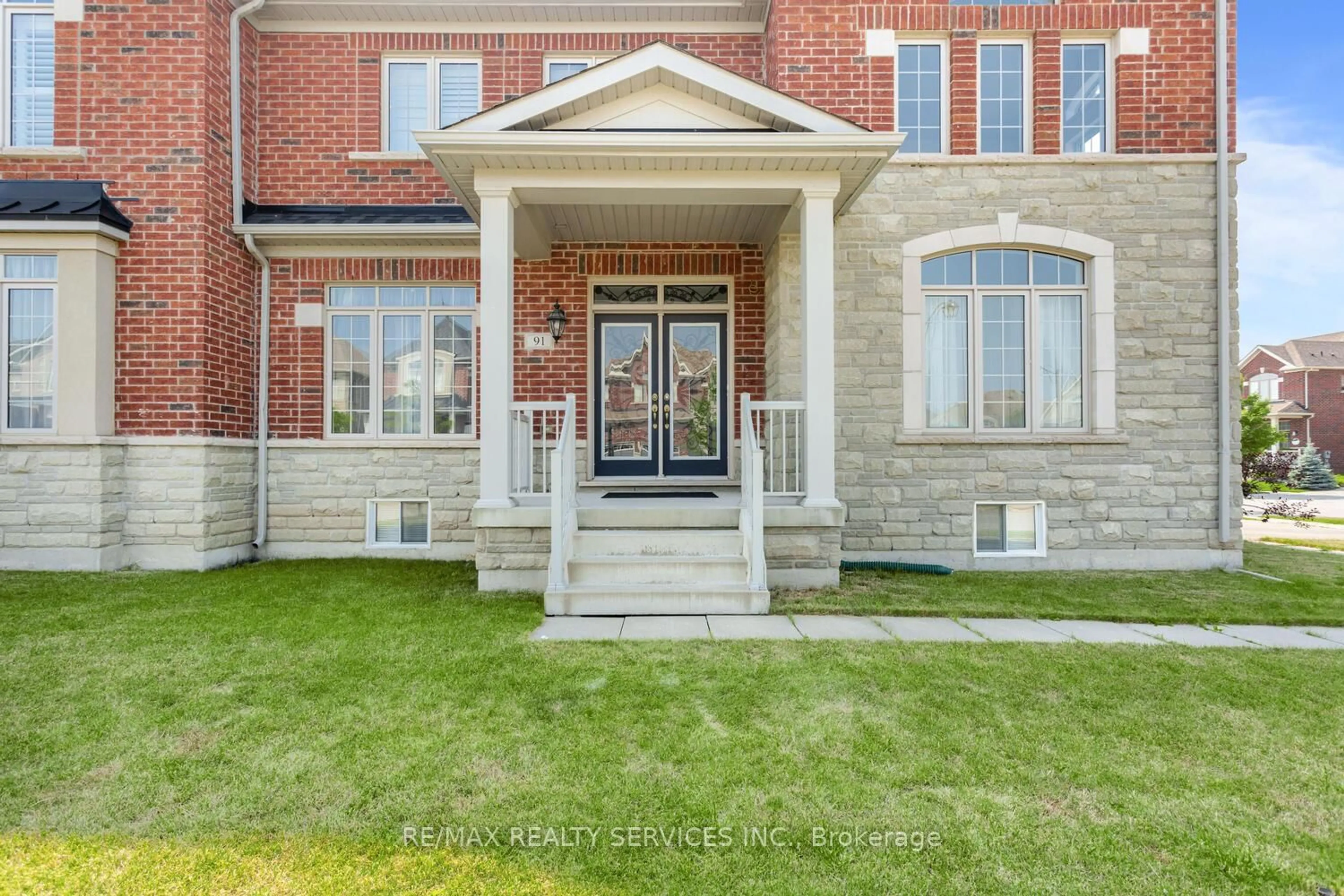 Home with brick exterior material, street for 91 Northwest Crt, Halton Hills Ontario L7G 0K7