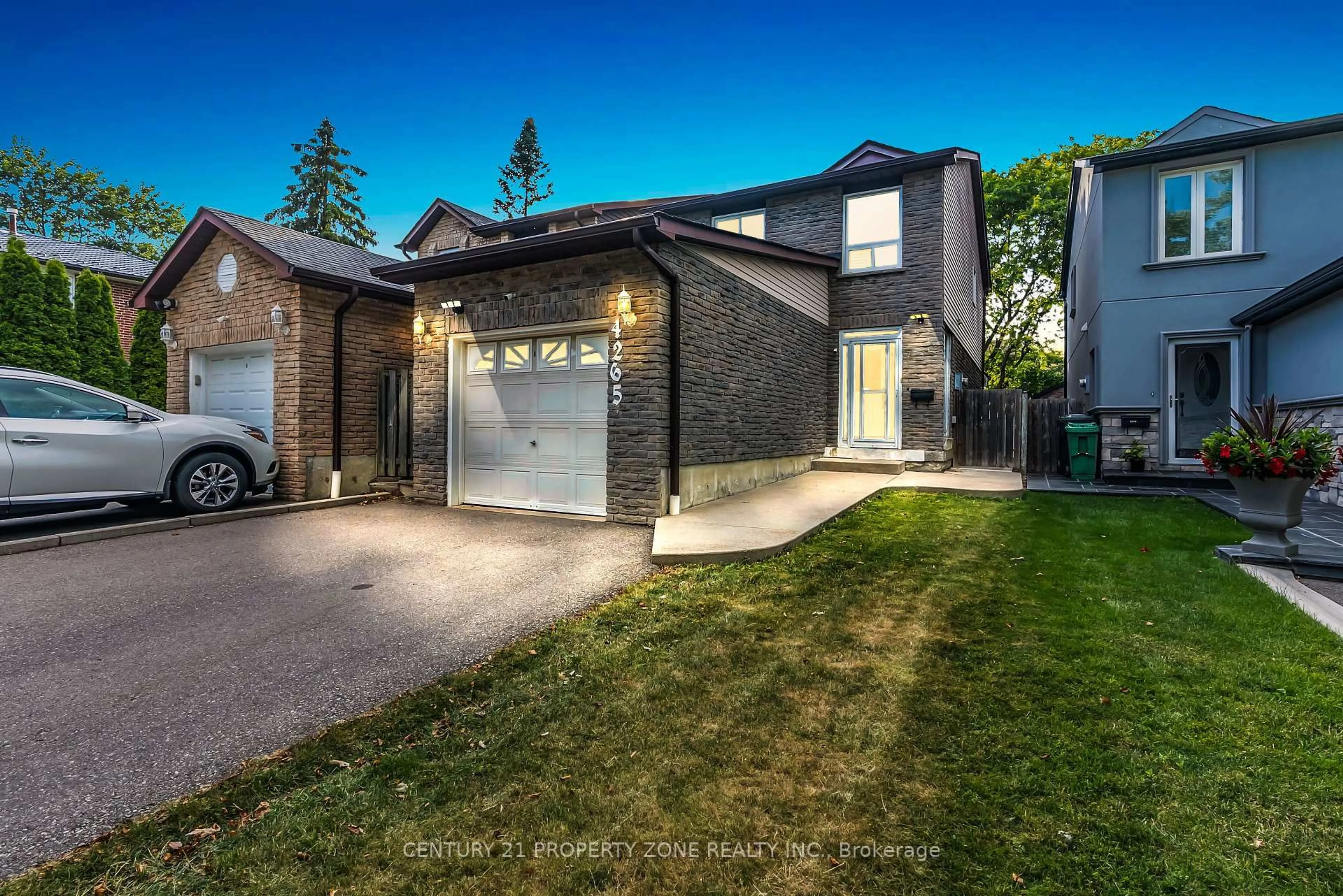 Home with brick exterior material, street for 4265 Lingfield Cres, Mississauga Ontario L4W 3M3