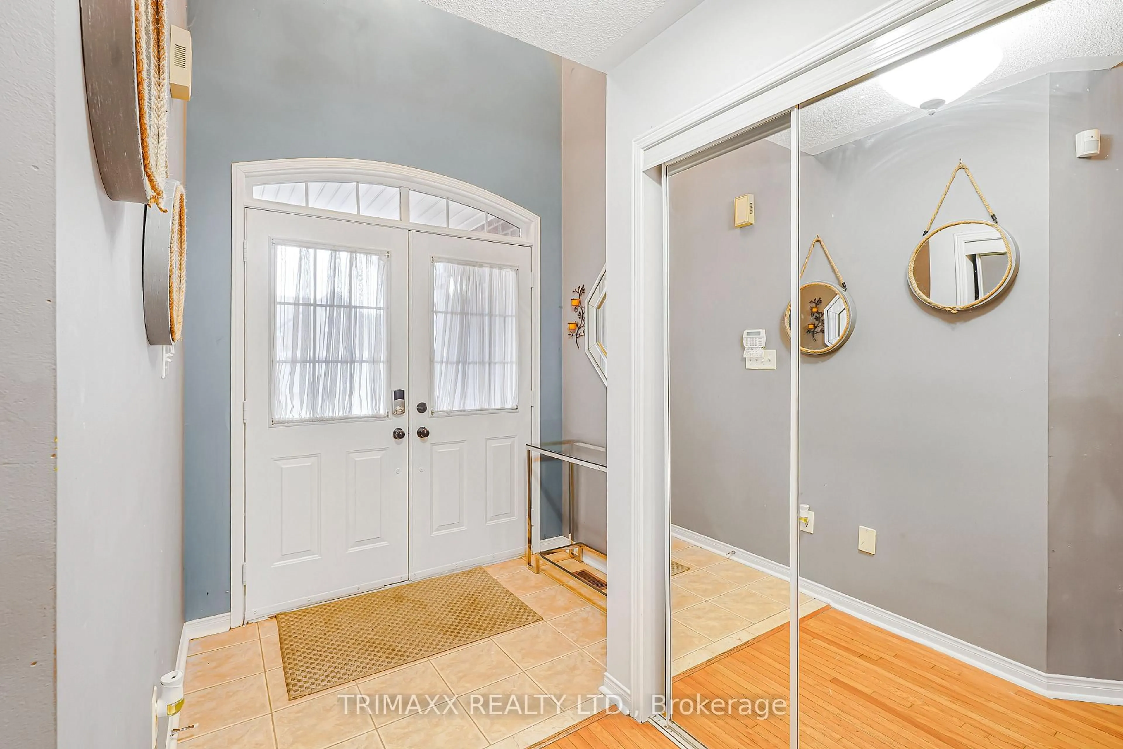Indoor entryway for 3 Turret Cres, Brampton Ontario L7A 2N9