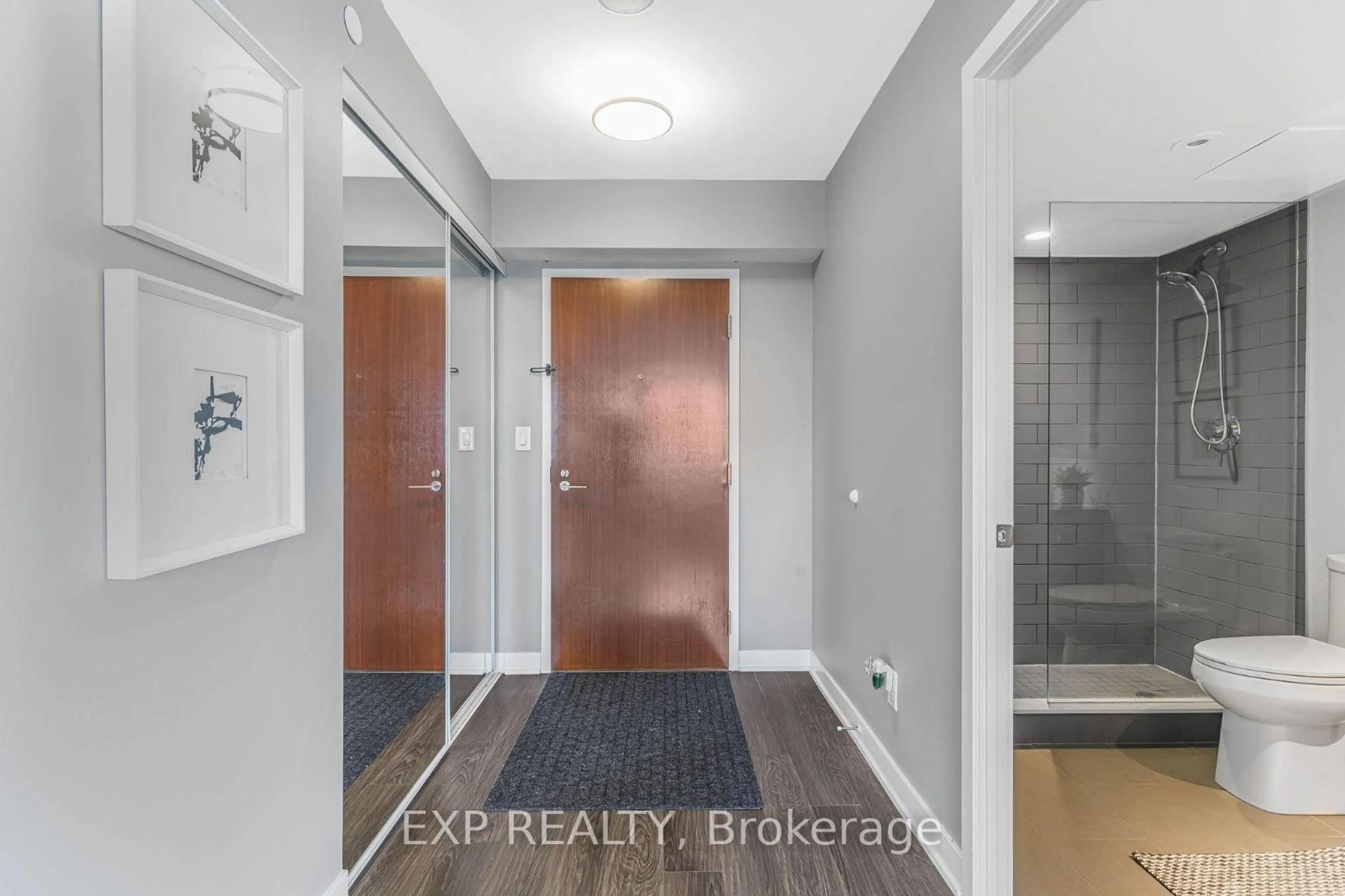 Indoor entryway for 160 Flemington Rd #1304, Toronto Ontario M6A 0A9