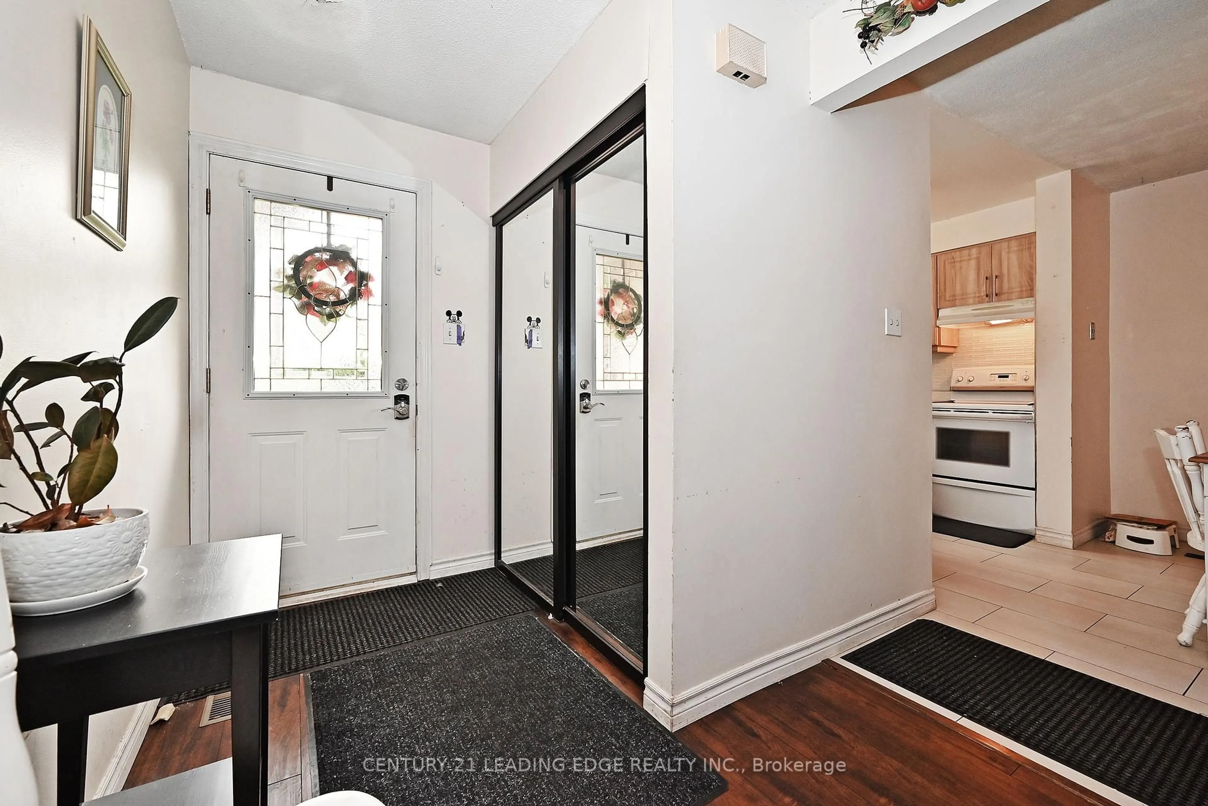 Indoor entryway for 2016 Martin Grove Rd #60, Toronto Ontario M9V 4A3