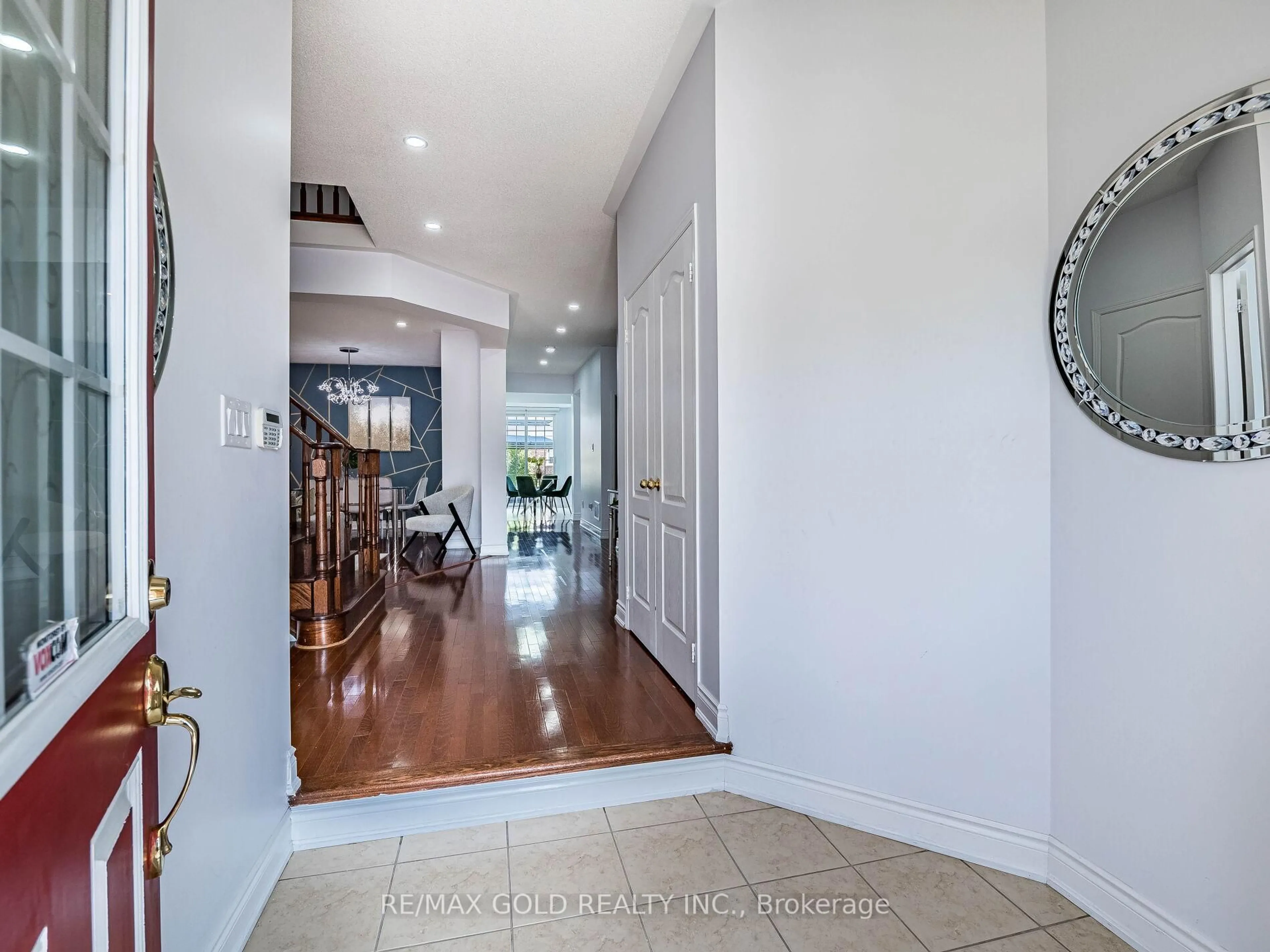 Indoor entryway for 36 Treegrove Cres, Brampton Ontario L7A 0K4