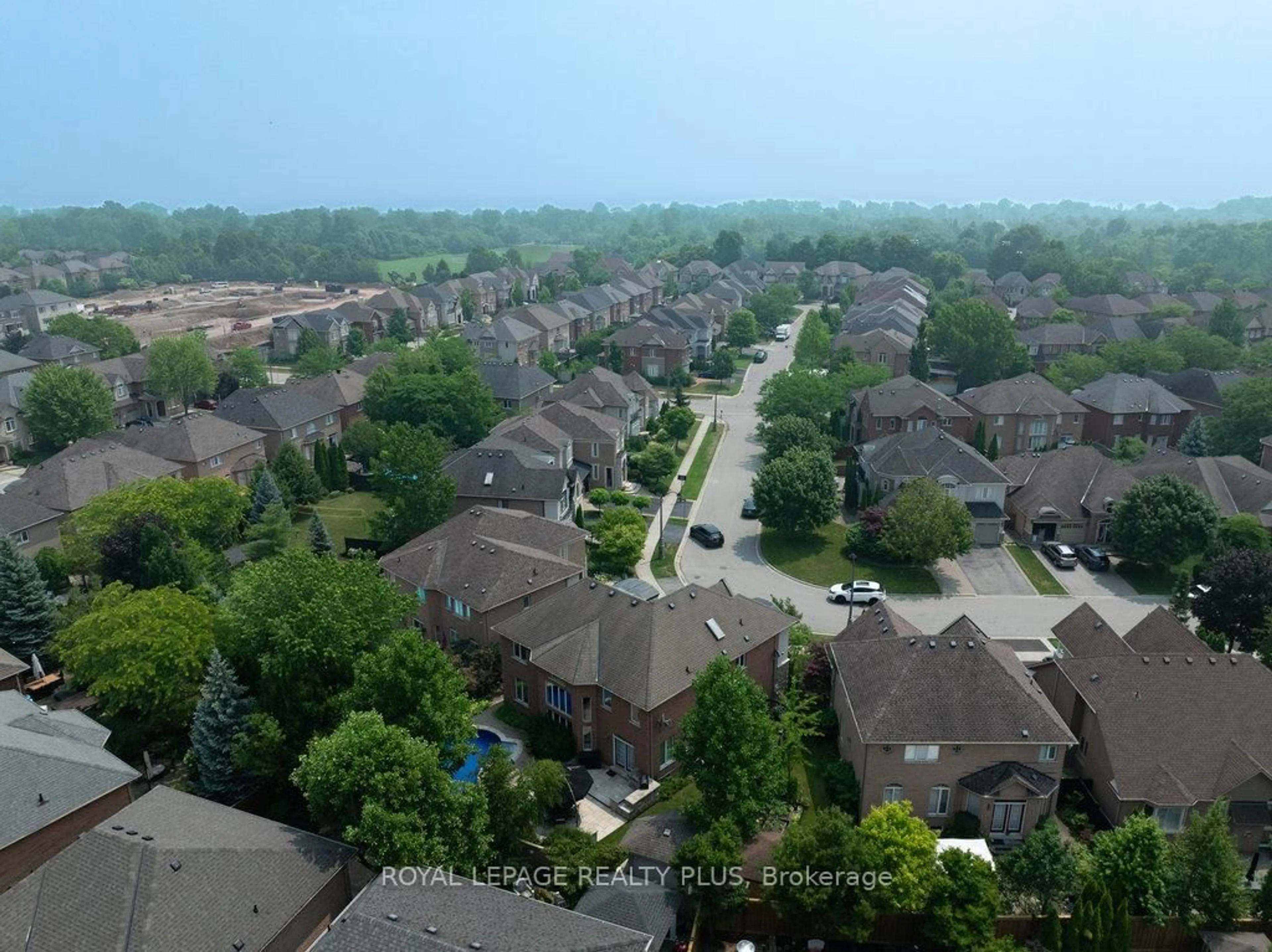 A pic from outside/outdoor area/front of a property/back of a property/a pic from drone, unknown for 3321 Springflower Way, Oakville Ontario L6L 6V1