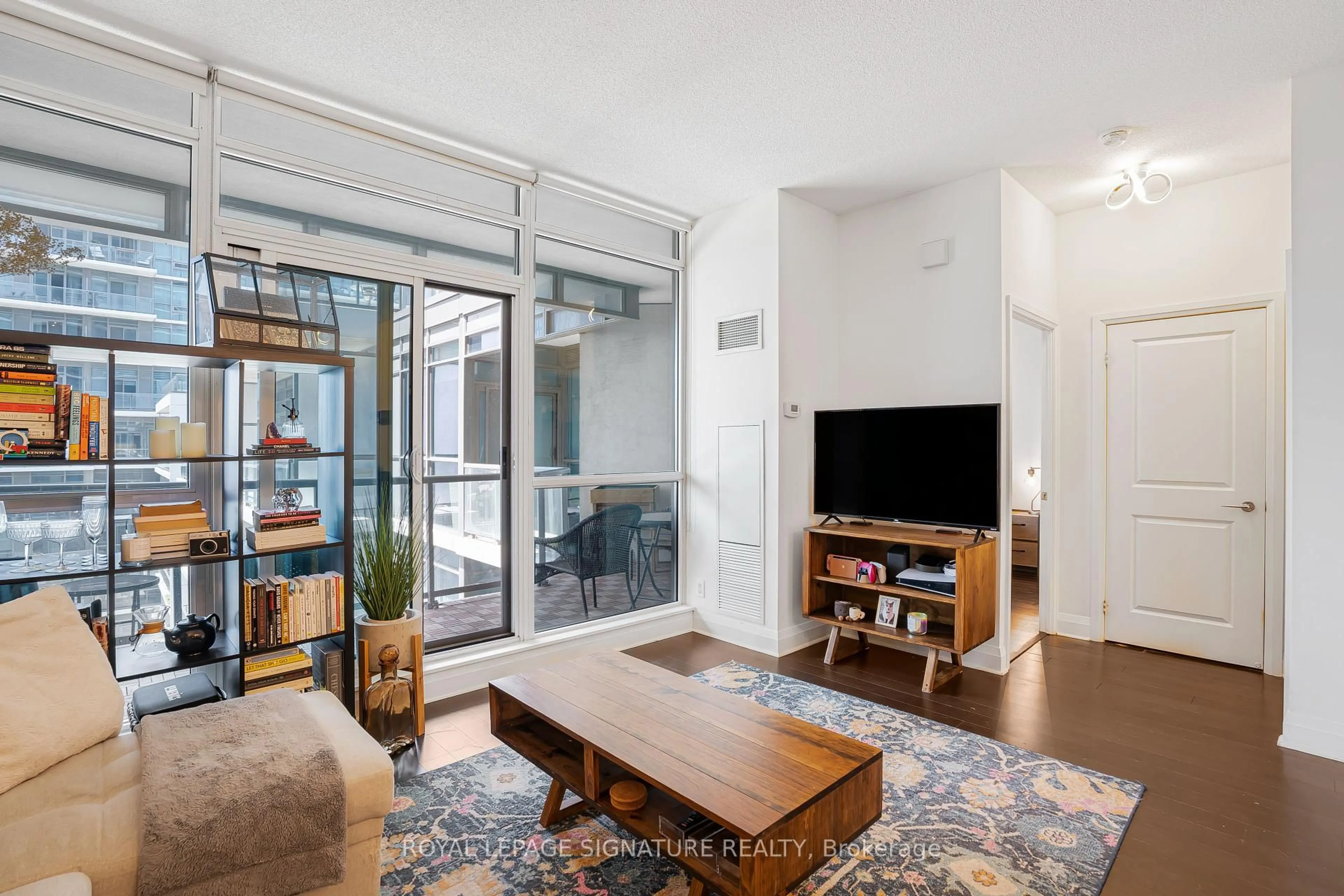 Living room with furniture, unknown for 1185 The Queensway #527, Toronto Ontario M8Z 0C6