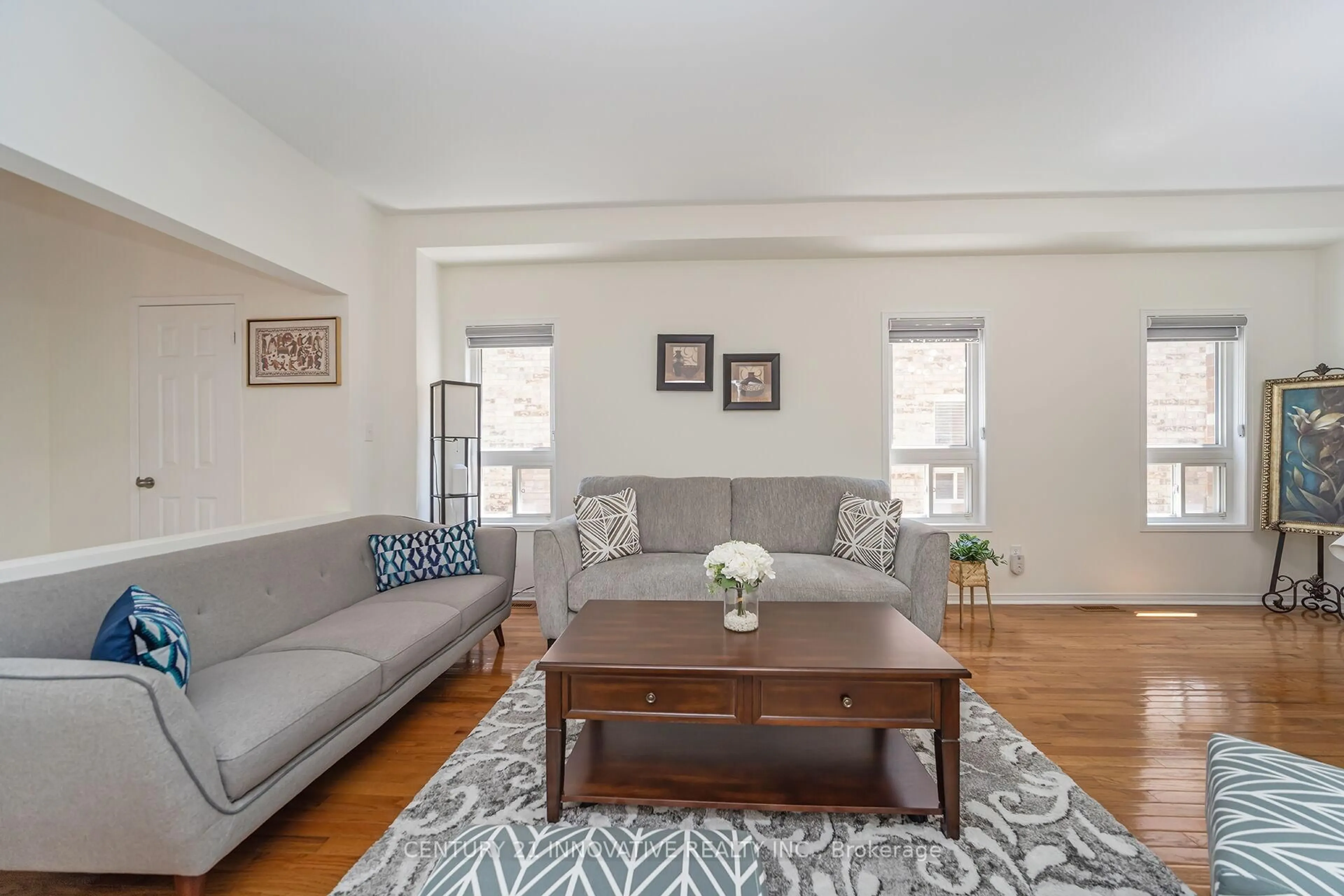 Living room with furniture, unknown for 4876 Potomac Crt, Mississauga Ontario L5R 0B1