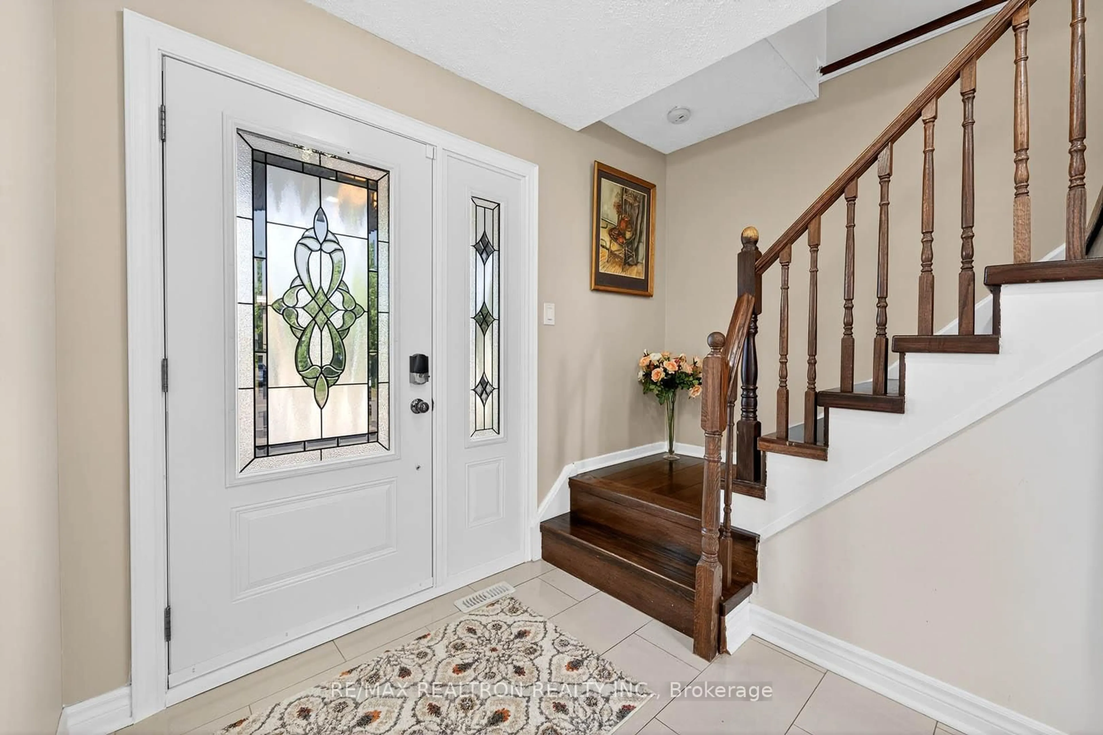 Indoor entryway for 7258 Vernor Dr, Mississauga Ontario L4T 2P4