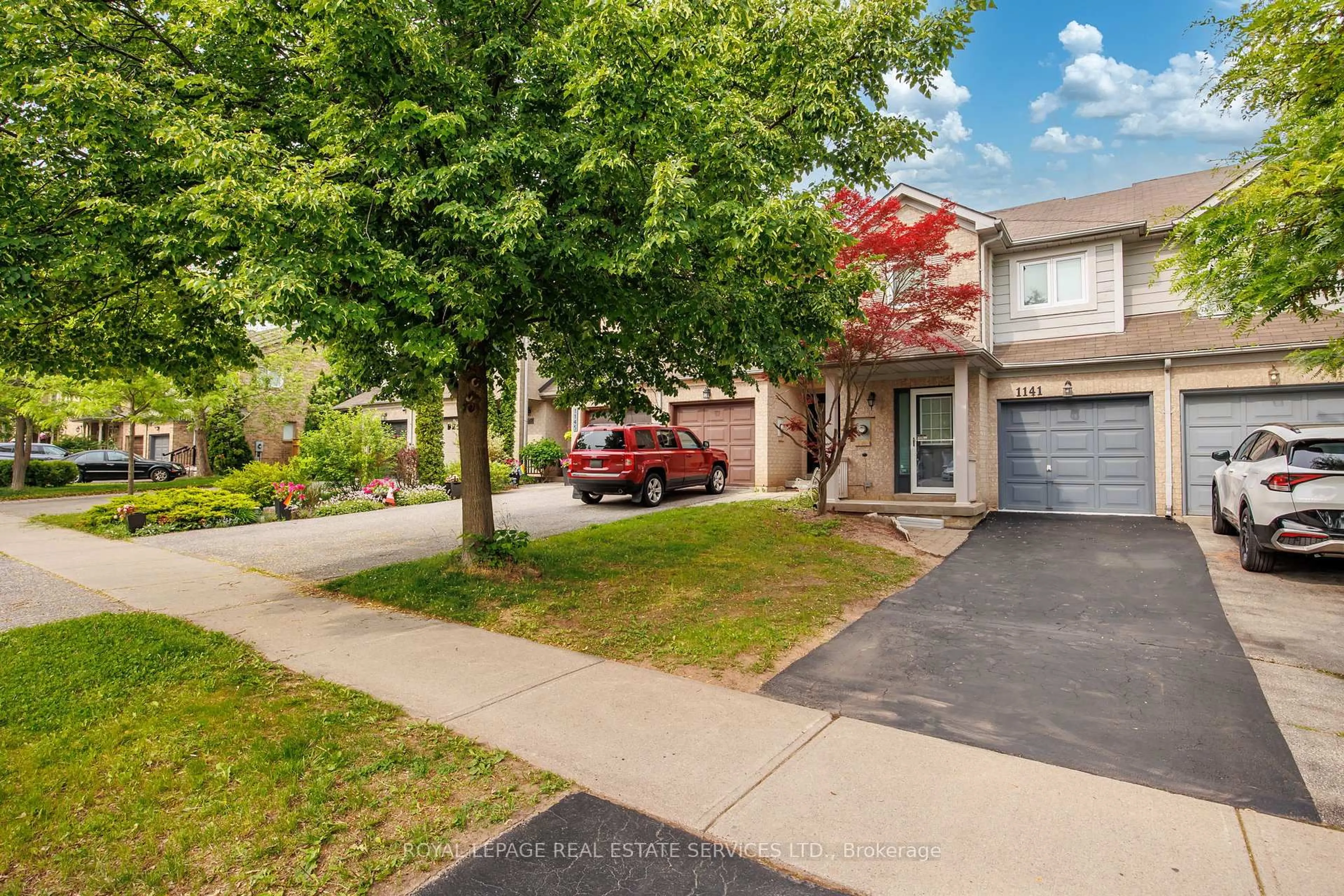 A pic from outside/outdoor area/front of a property/back of a property/a pic from drone, street for 1141 Westview Terr, Oakville Ontario L6M 3M1