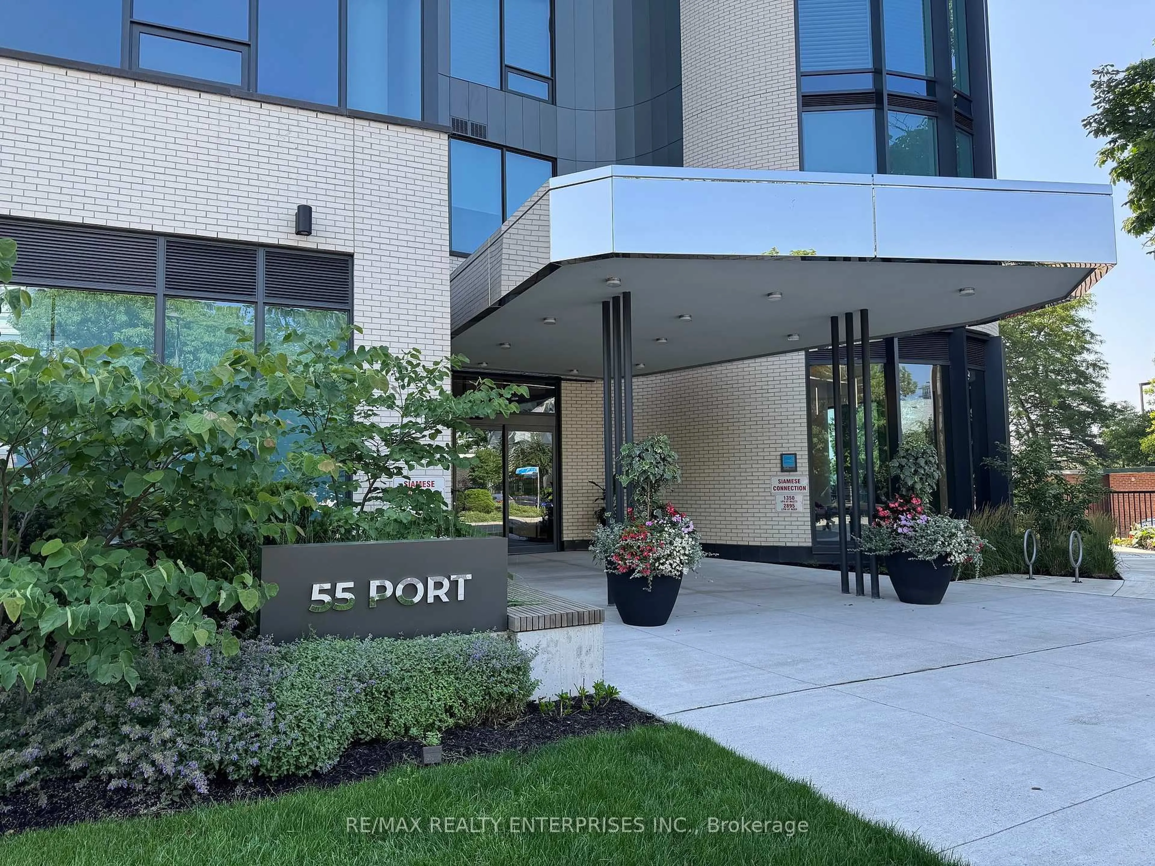 Indoor foyer for 55 Port St #403, Mississauga Ontario L5G 4P3