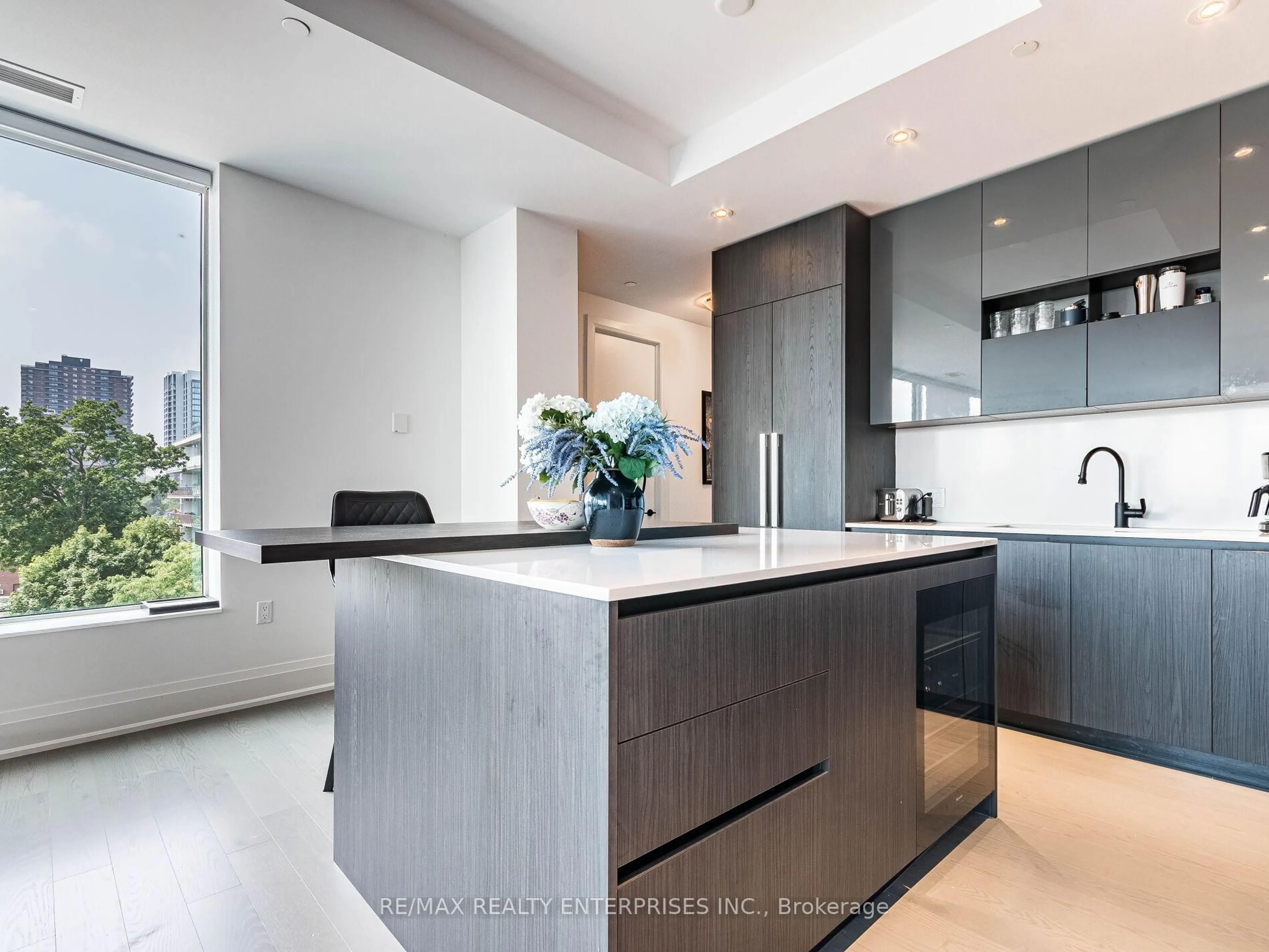 Contemporary kitchen, unknown for 55 Port St #403, Mississauga Ontario L5G 4P3