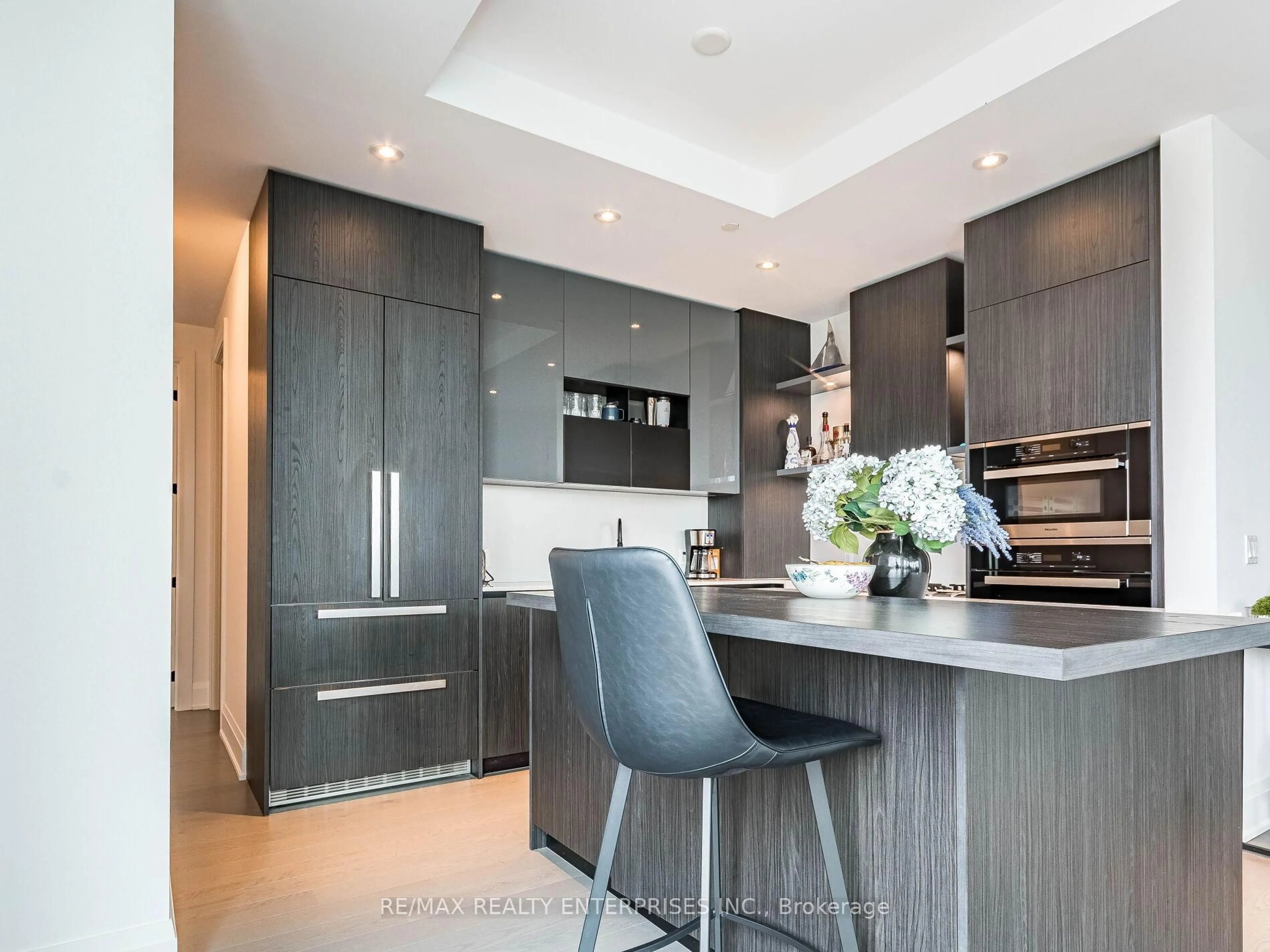 Contemporary kitchen, unknown for 55 Port St #403, Mississauga Ontario L5G 4P3