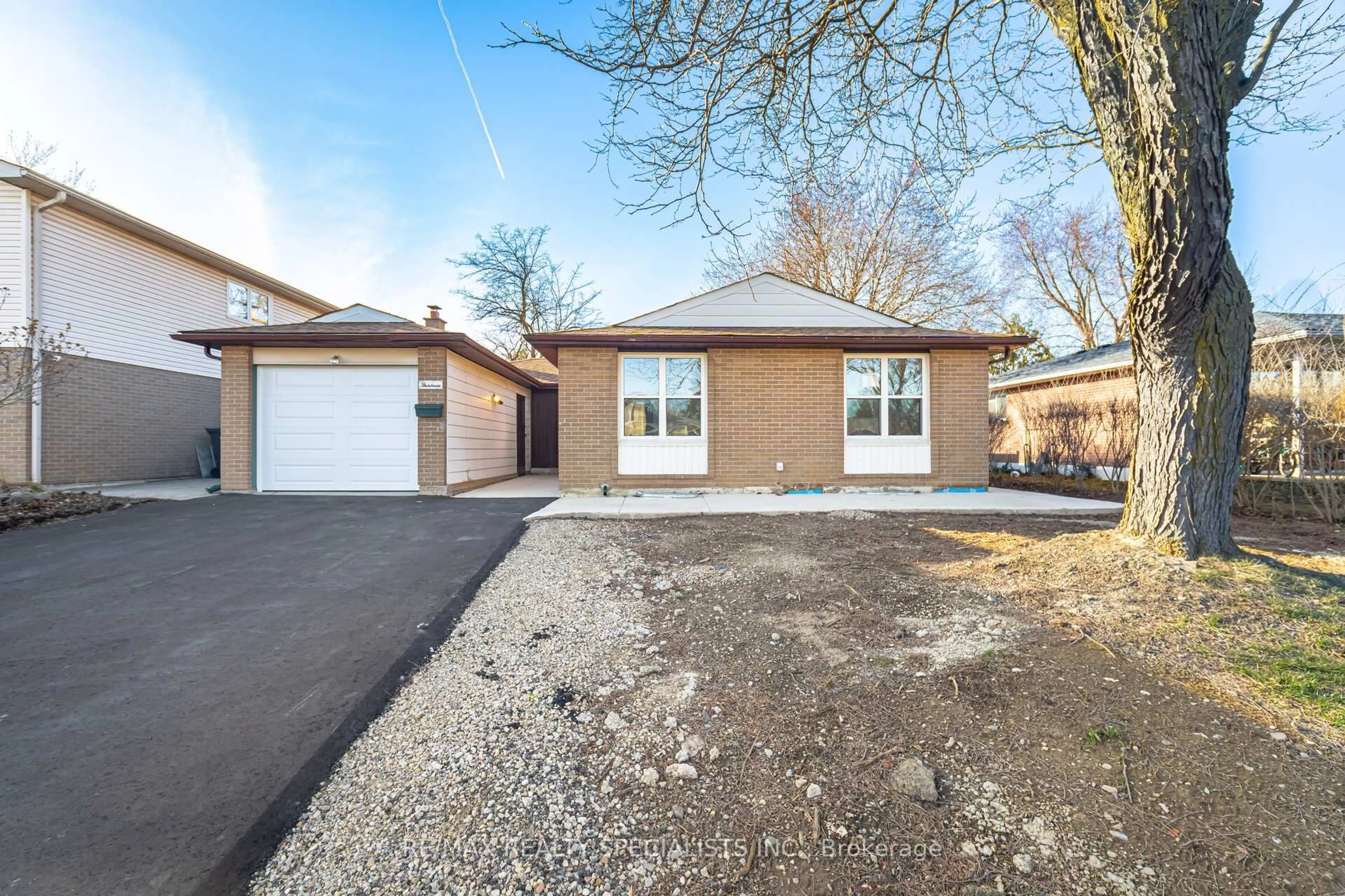 Home with brick exterior material, street for 13 Caledon Cres, Brampton Ontario L6W 1C6
