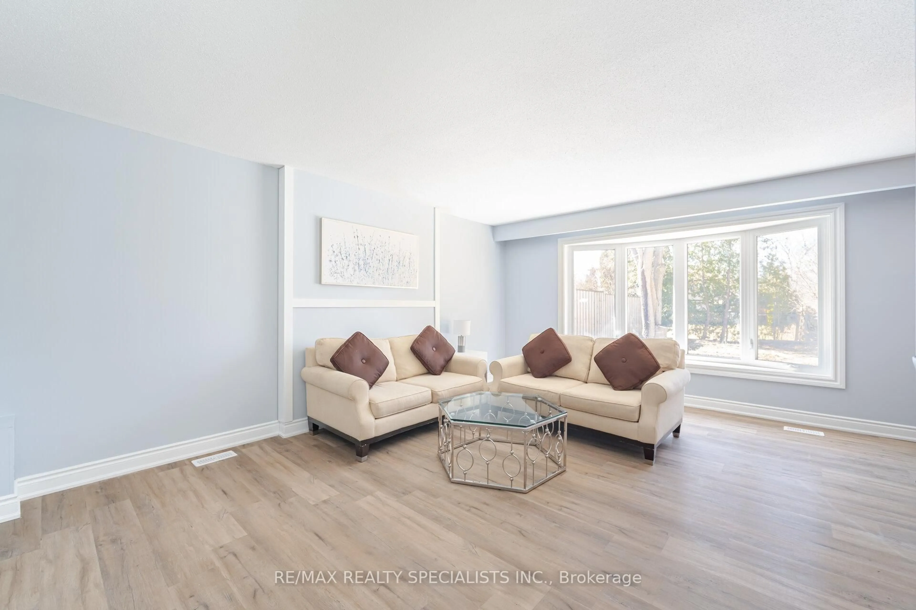 Living room with furniture, wood/laminate floor for 13 Caledon Cres, Brampton Ontario L6W 1C6