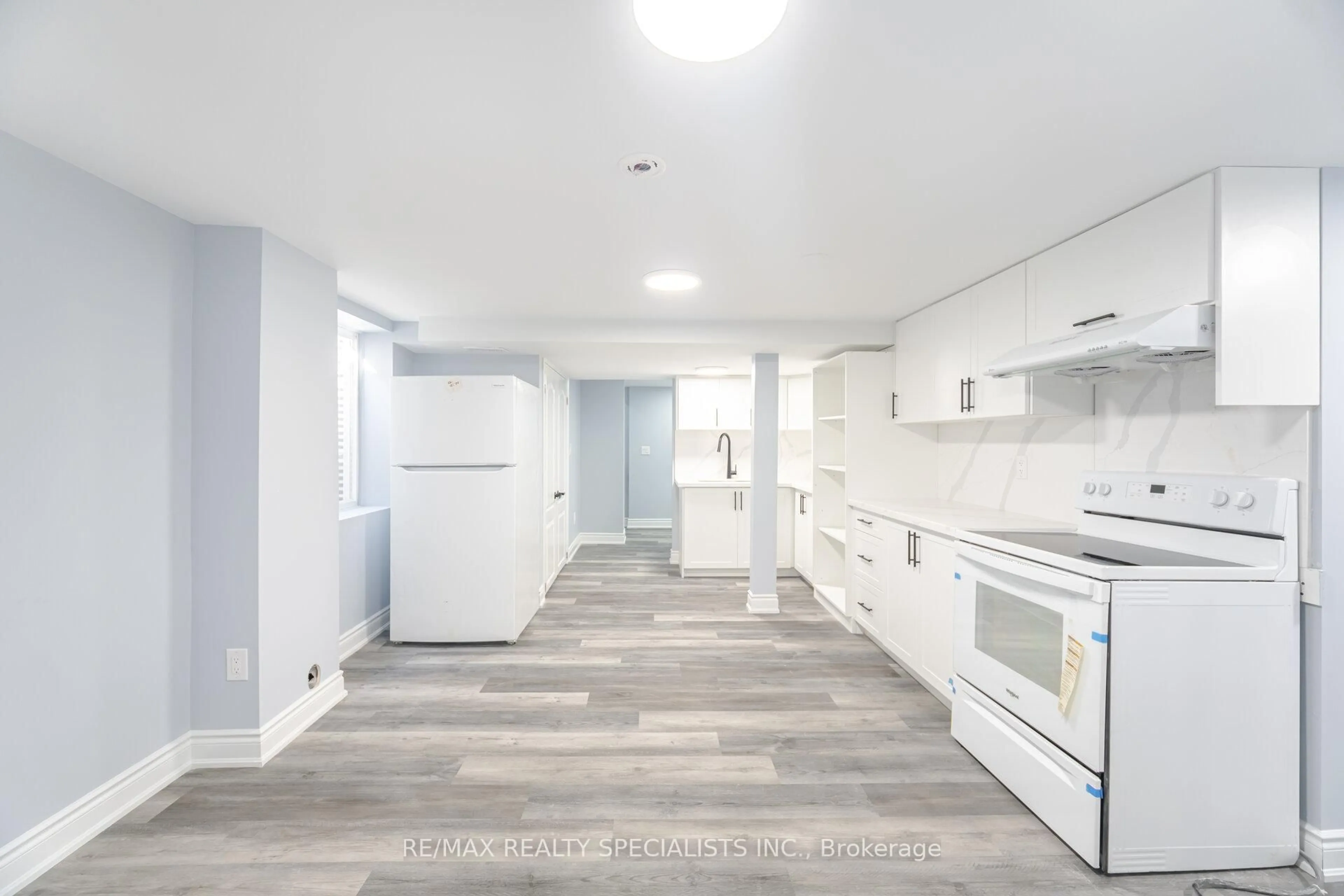 Open concept kitchen, unknown for 13 Caledon Cres, Brampton Ontario L6W 1C6