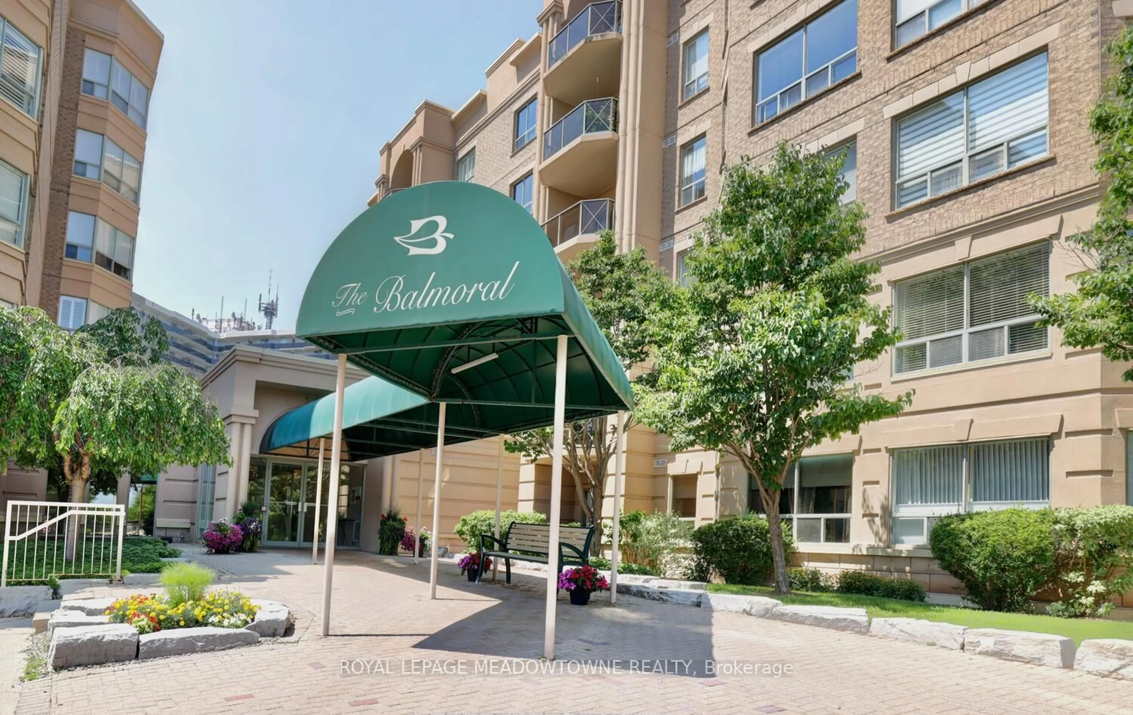 Indoor foyer for 2075 Amherst Heights Dr #606, Burlington Ontario L7P 5B8