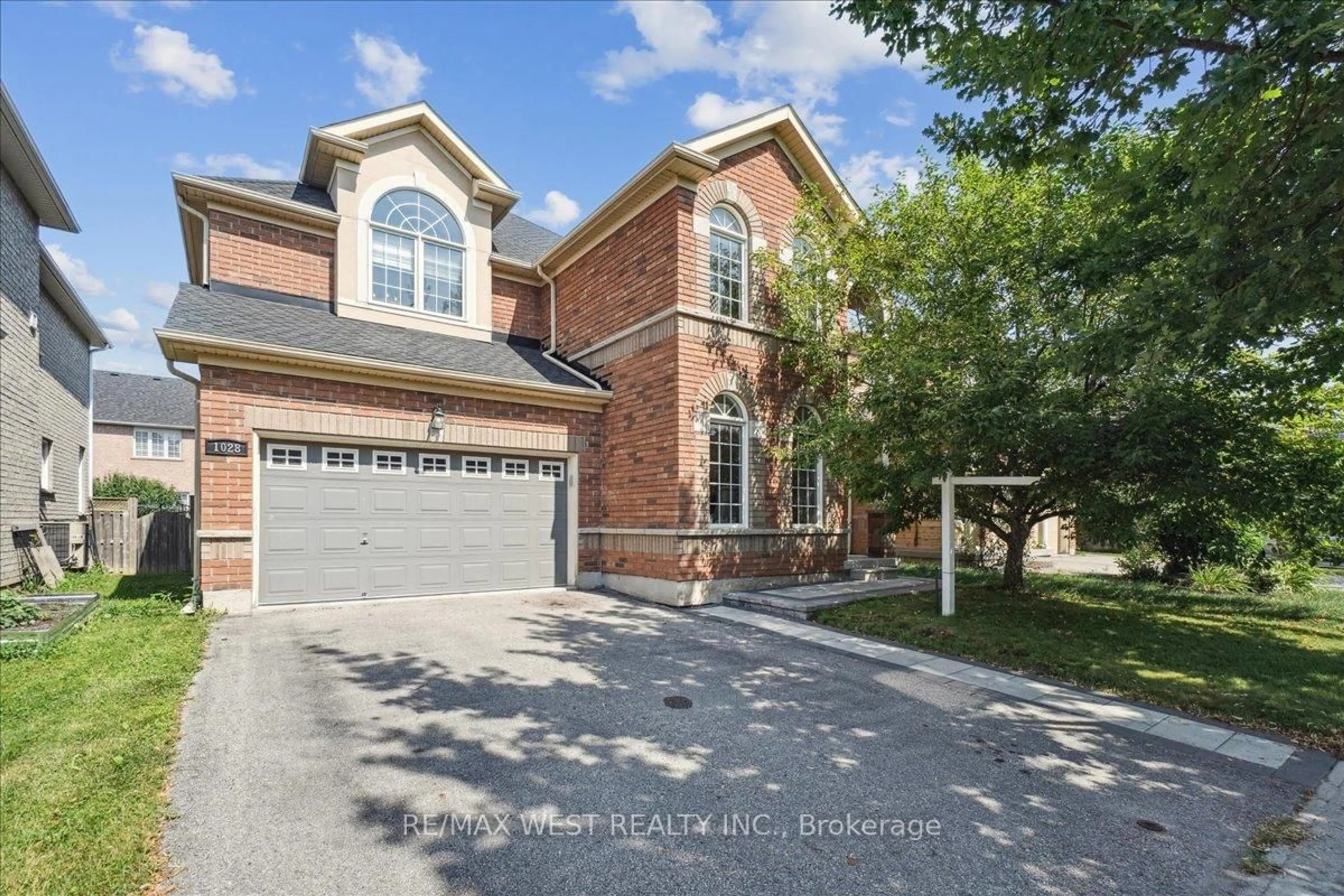 Home with brick exterior material, street for 1028 Donnelly St, Milton Ontario L9T 0A2