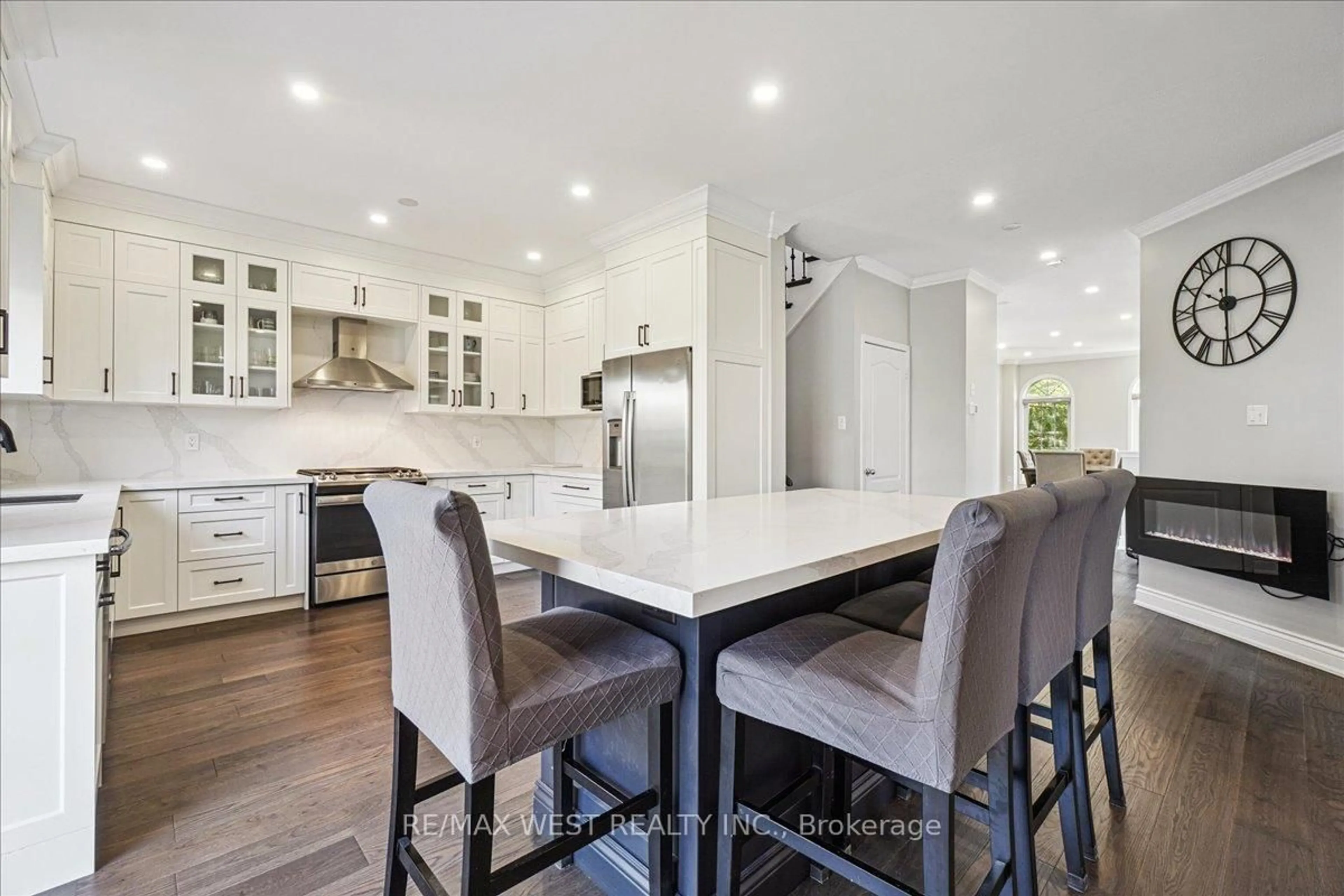 Open concept kitchen, unknown for 1028 Donnelly St, Milton Ontario L9T 0A2