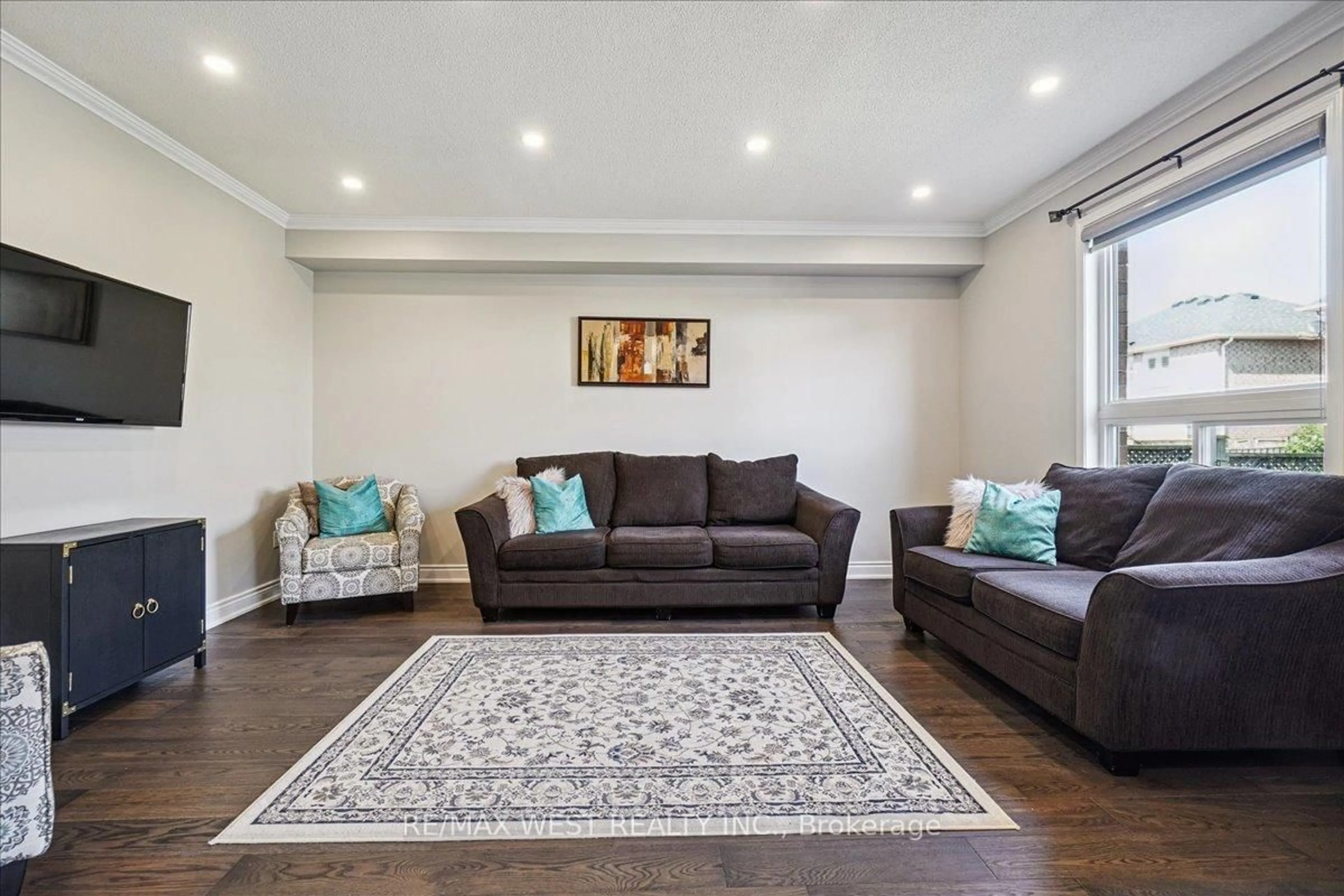 Living room with furniture, unknown for 1028 Donnelly St, Milton Ontario L9T 0A2