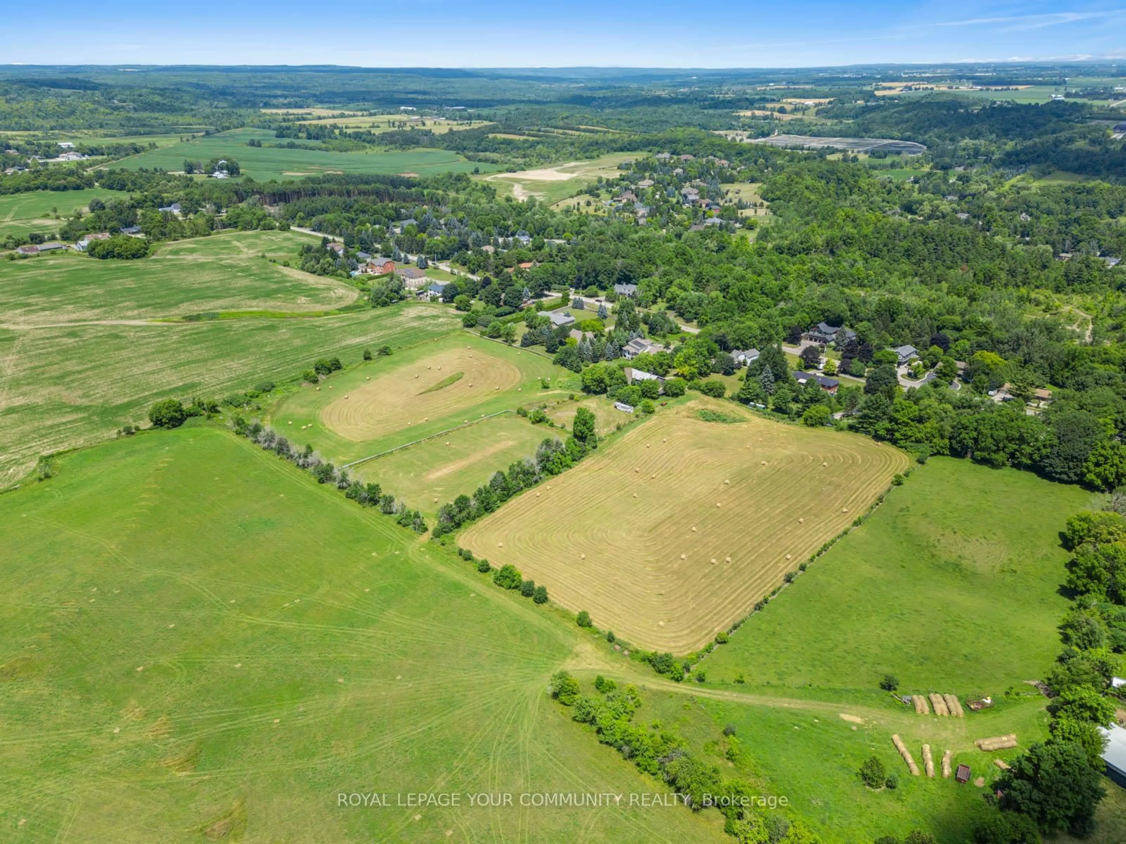 A pic from outside/outdoor area/front of a property/back of a property/a pic from drone, mountain view for 152 Confederation St, Halton Hills Ontario L7G 4S8