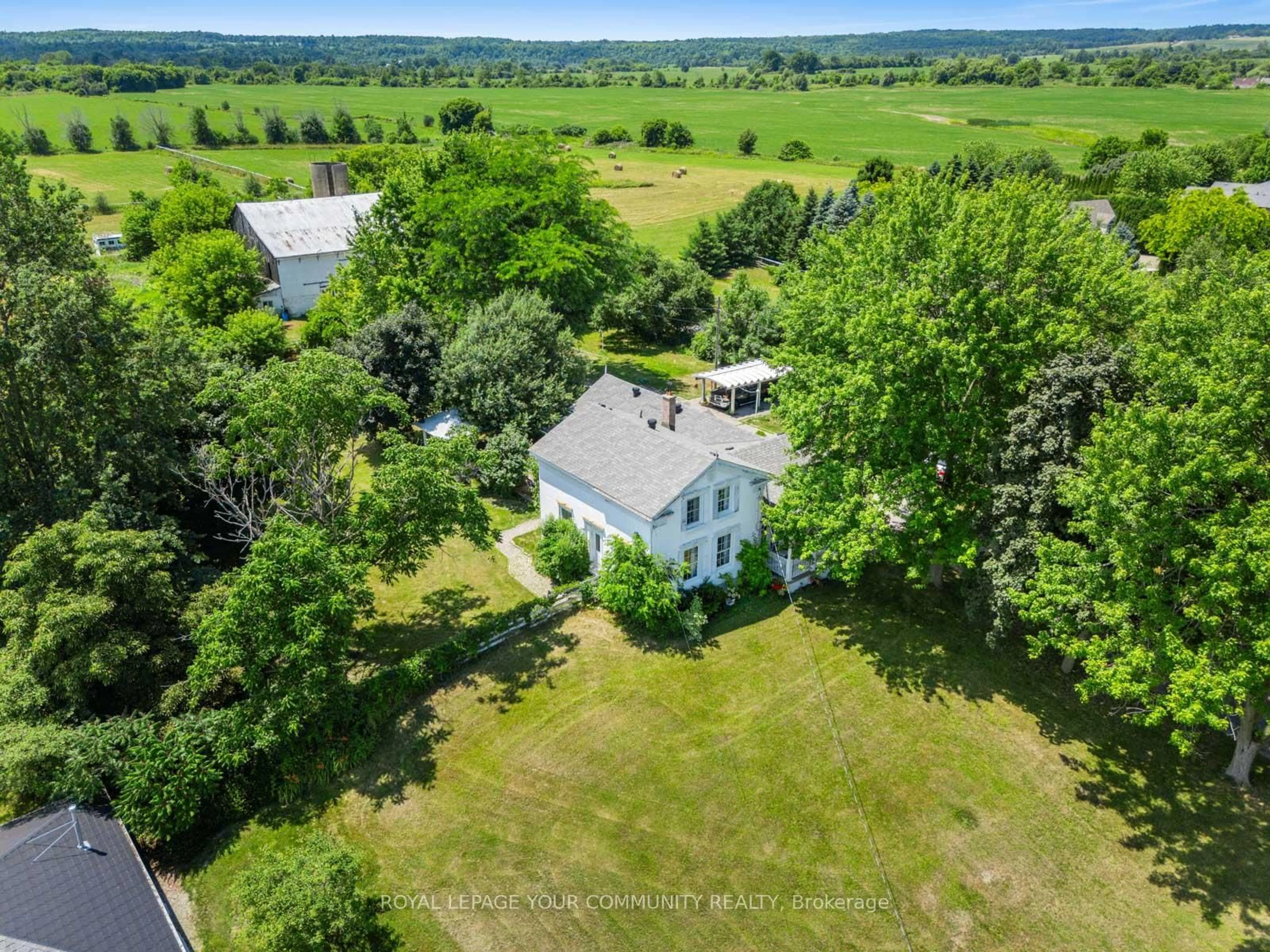 A pic from outside/outdoor area/front of a property/back of a property/a pic from drone, unknown for 152 Confederation St, Halton Hills Ontario L7G 4S8