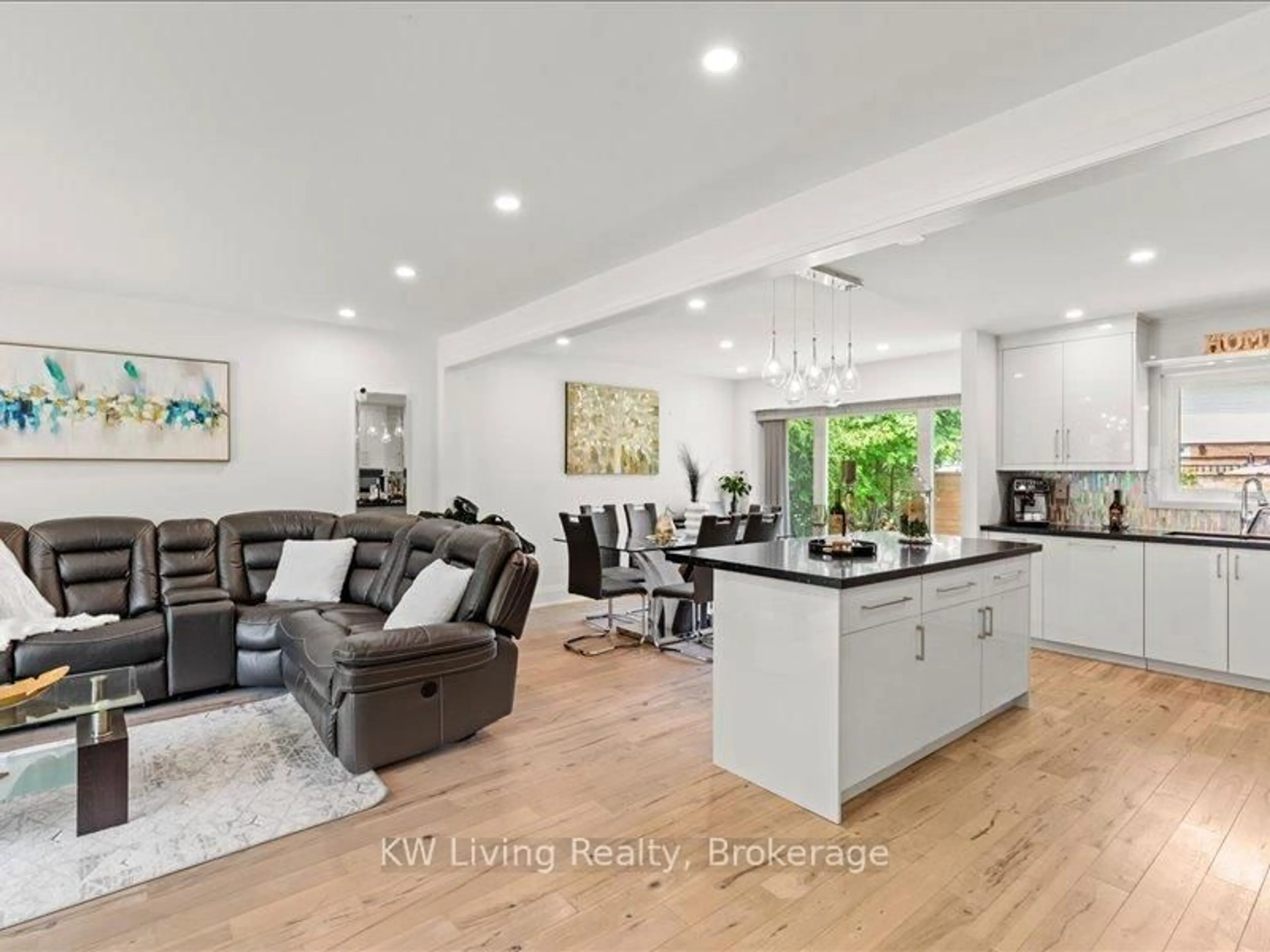 Open concept kitchen, unknown for 2816 Constable Rd, Mississauga Ontario L5J 1W7