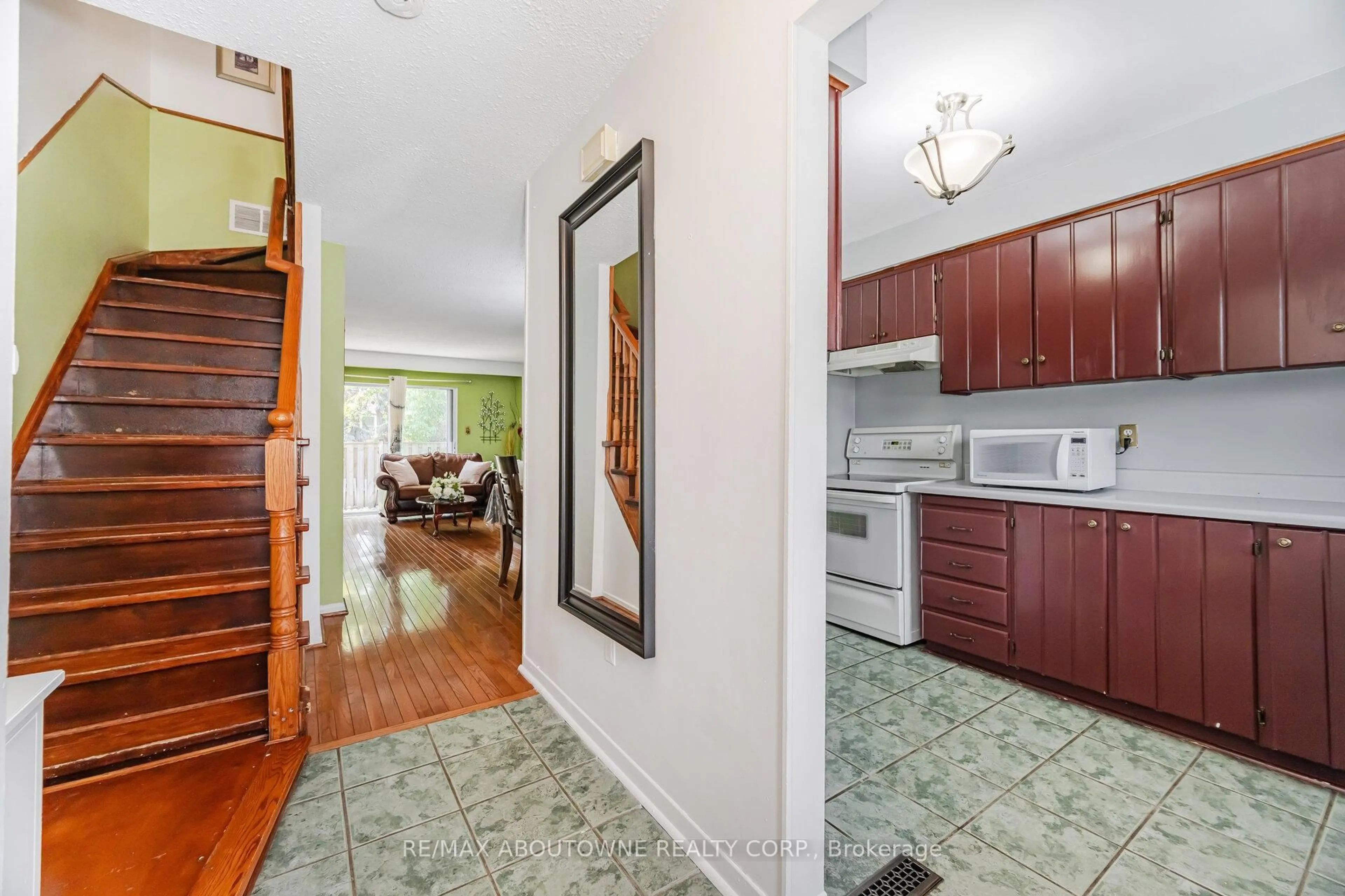 Unknown for 2779 Gananoque Dr #106, Mississauga Ontario L5N 2E4