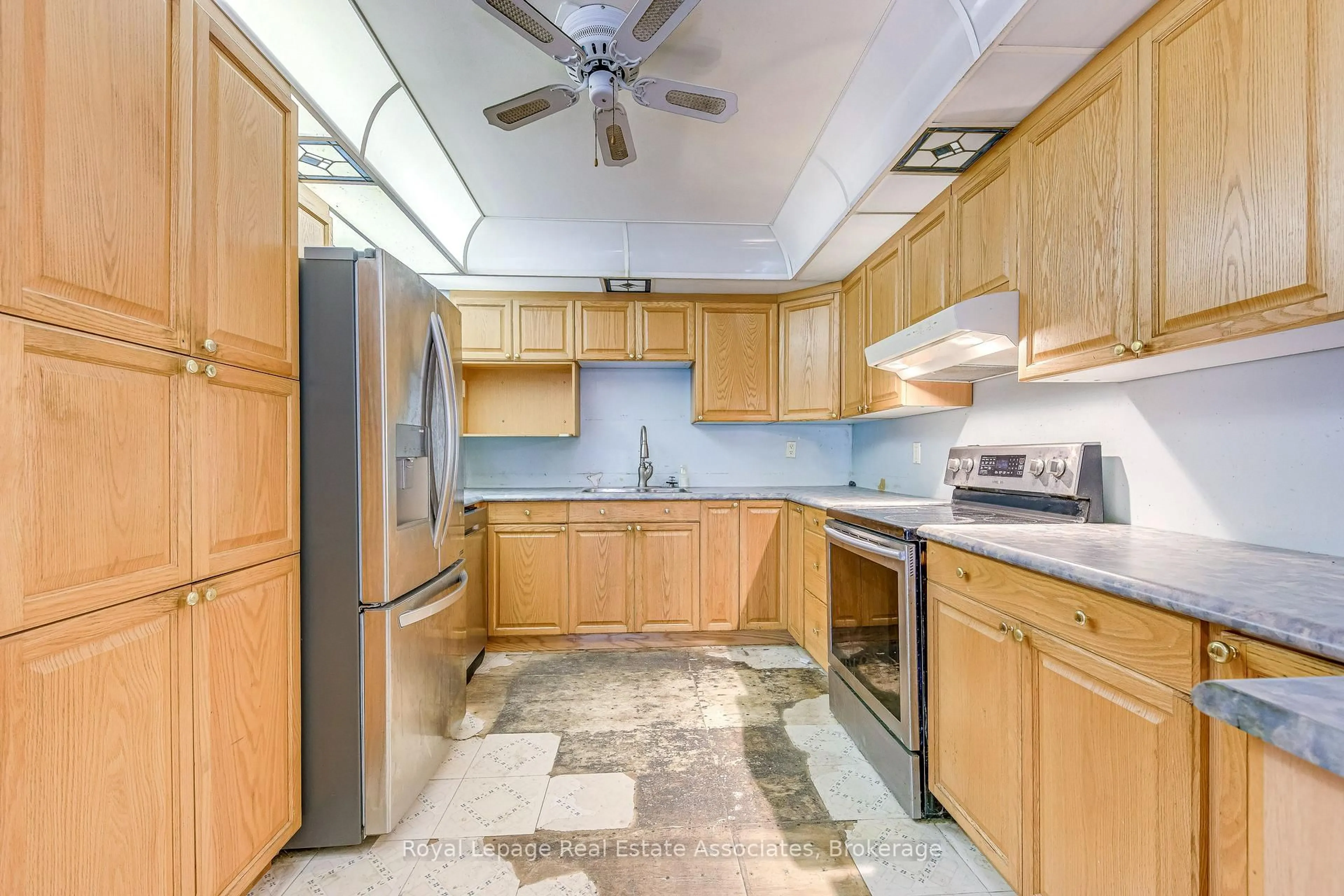 Standard kitchen, ceramic/tile floor for 485 Meadows Blvd #23, Mississauga Ontario L4Z 1H1