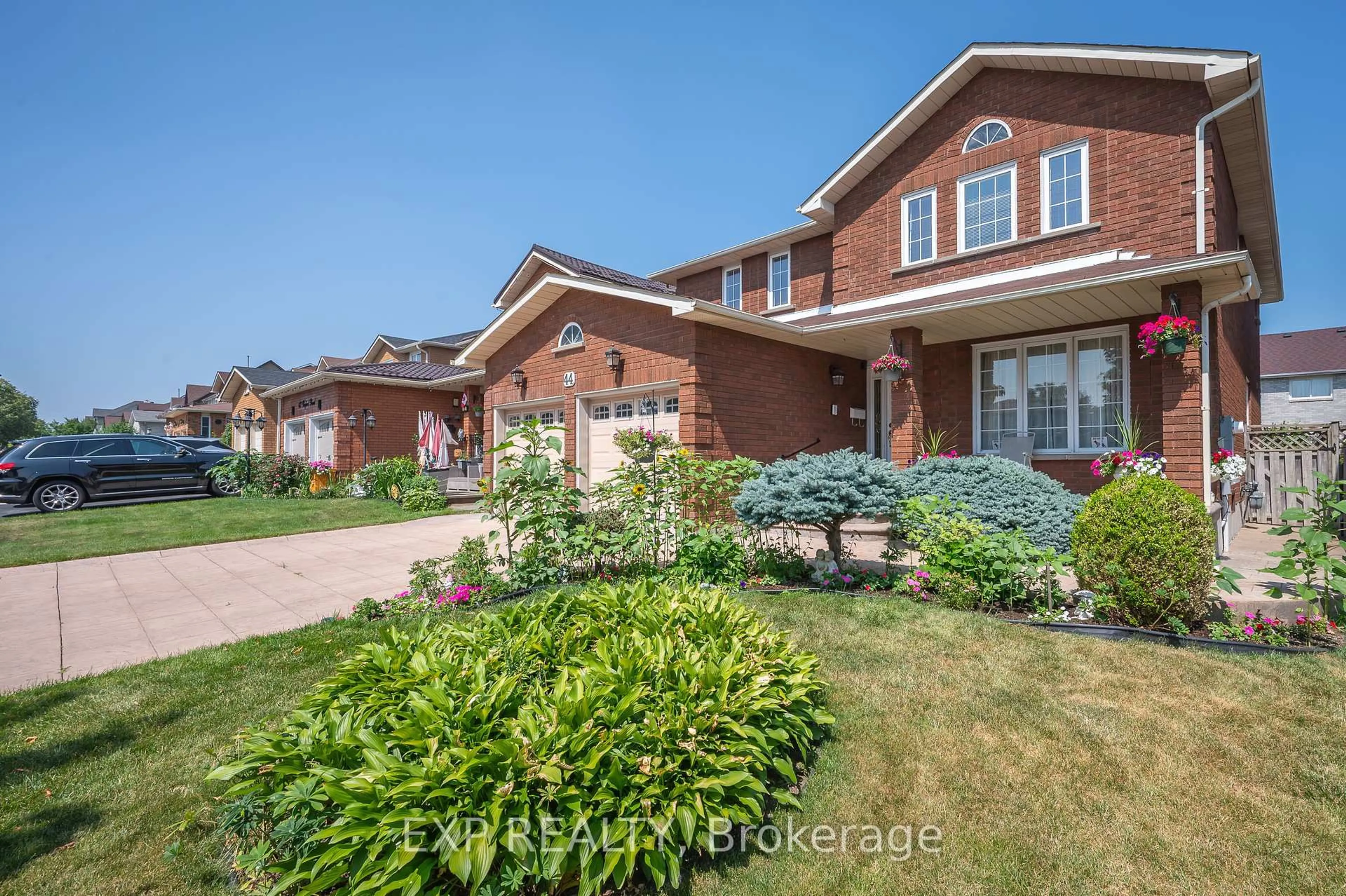 Home with brick exterior material, street for 44 Wexford Rd, Brampton Ontario L6Z 2W3