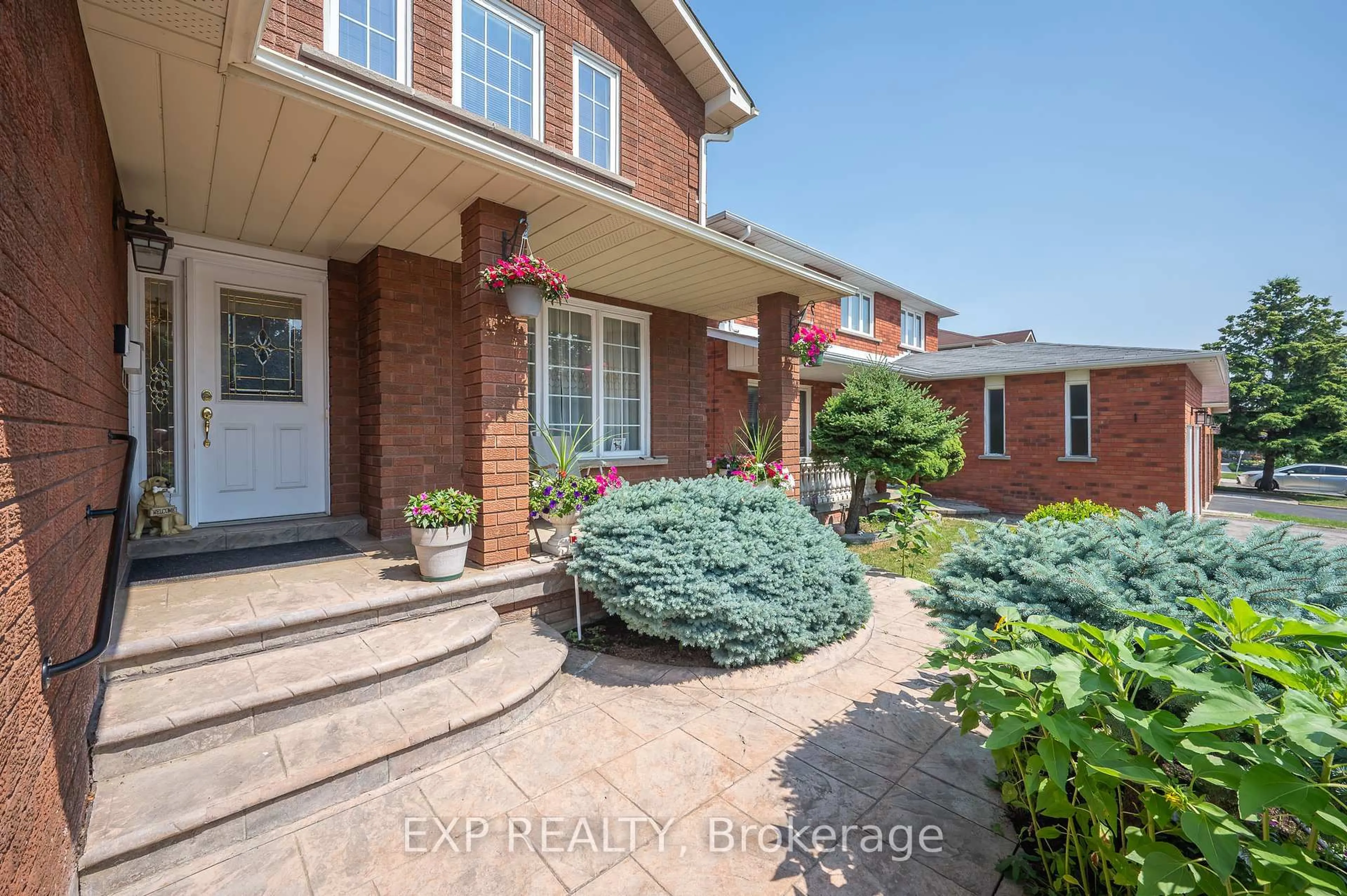 Home with brick exterior material, street for 44 Wexford Rd, Brampton Ontario L6Z 2W3