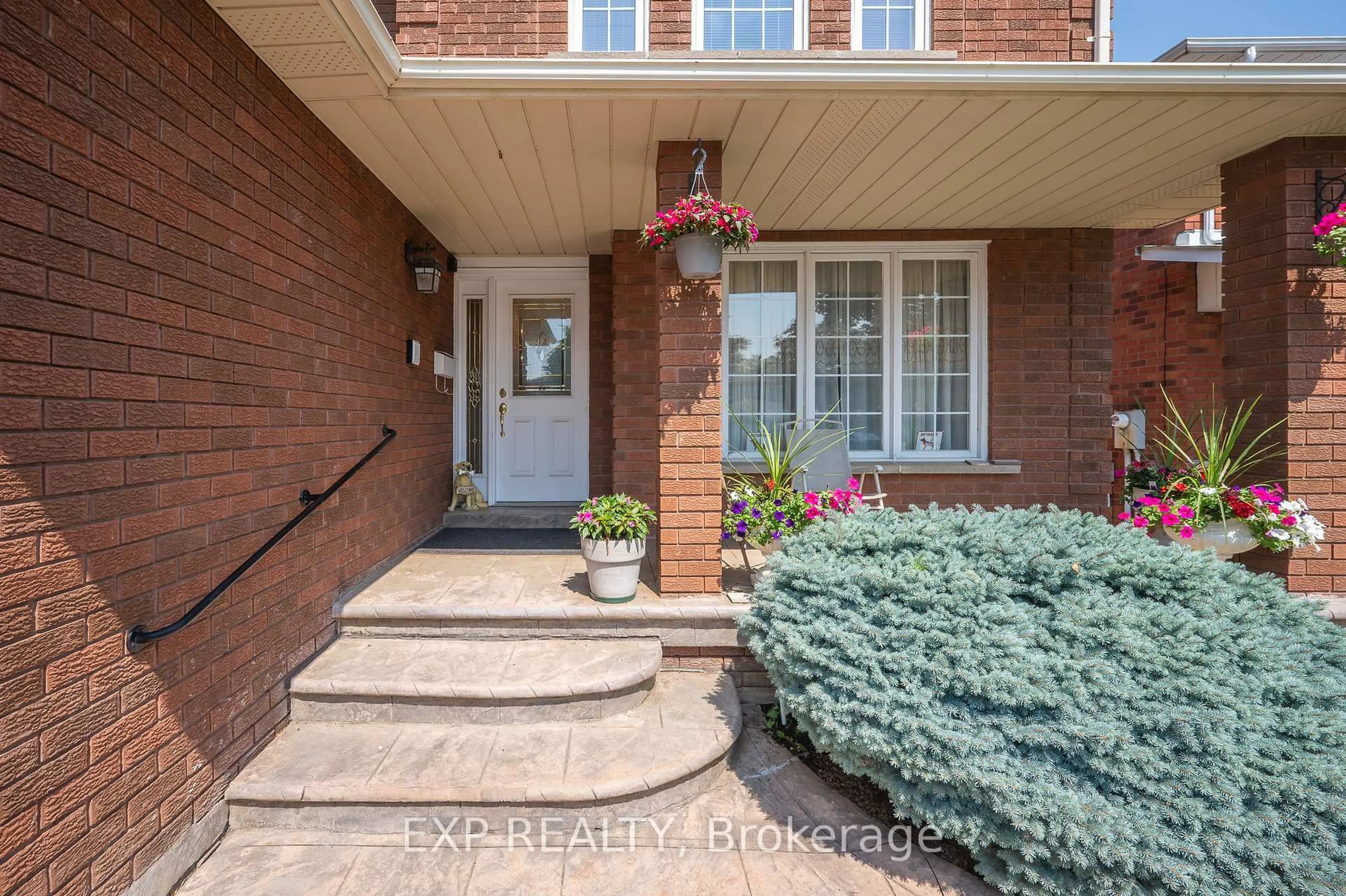Indoor entryway for 44 Wexford Rd, Brampton Ontario L6Z 2W3