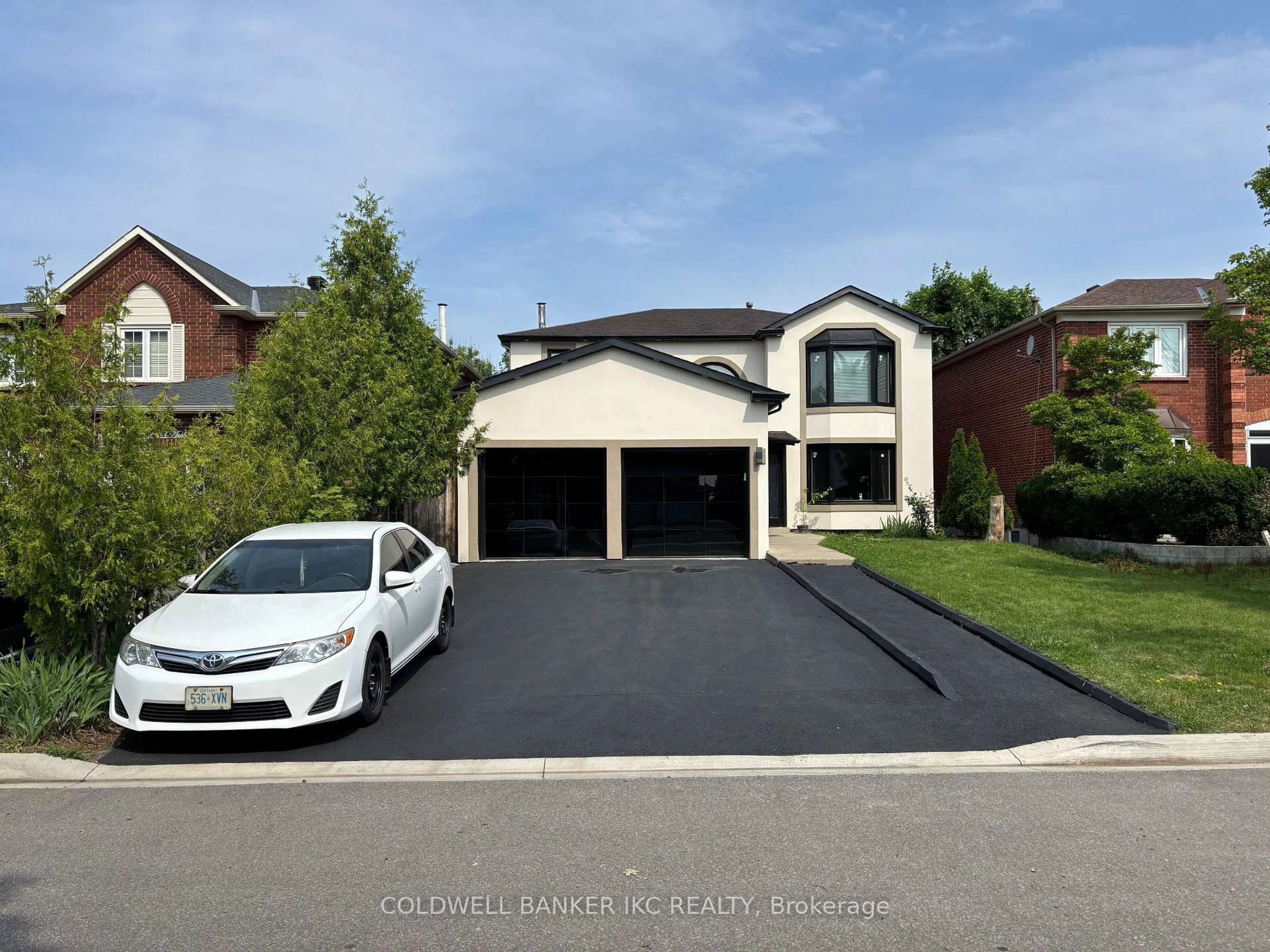 Unknown for 2599 Ambercroft Tr, Mississauga Ontario L5M 4K5