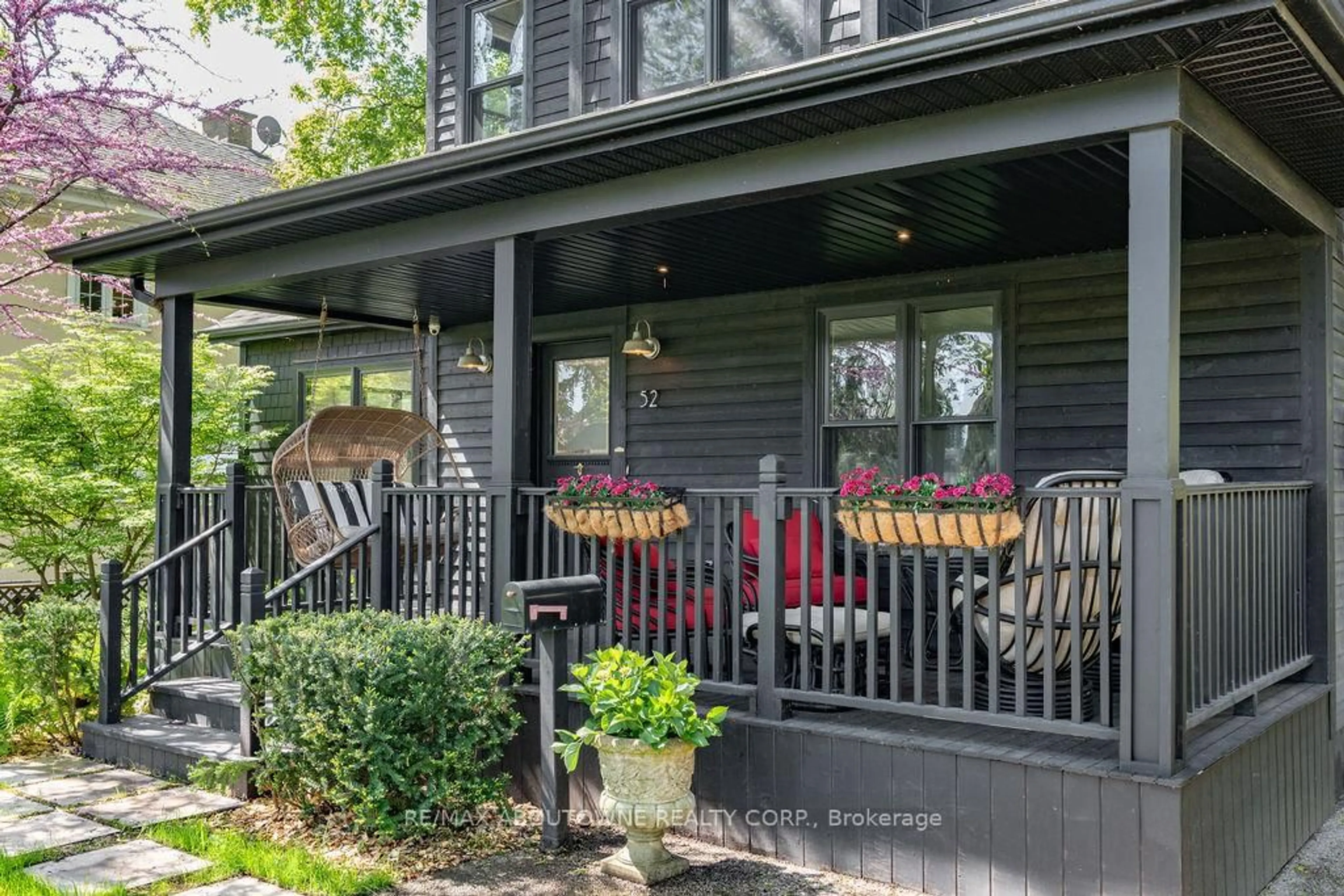 Patio, street for 52 Kerr St, Oakville Ontario L6K 3A1