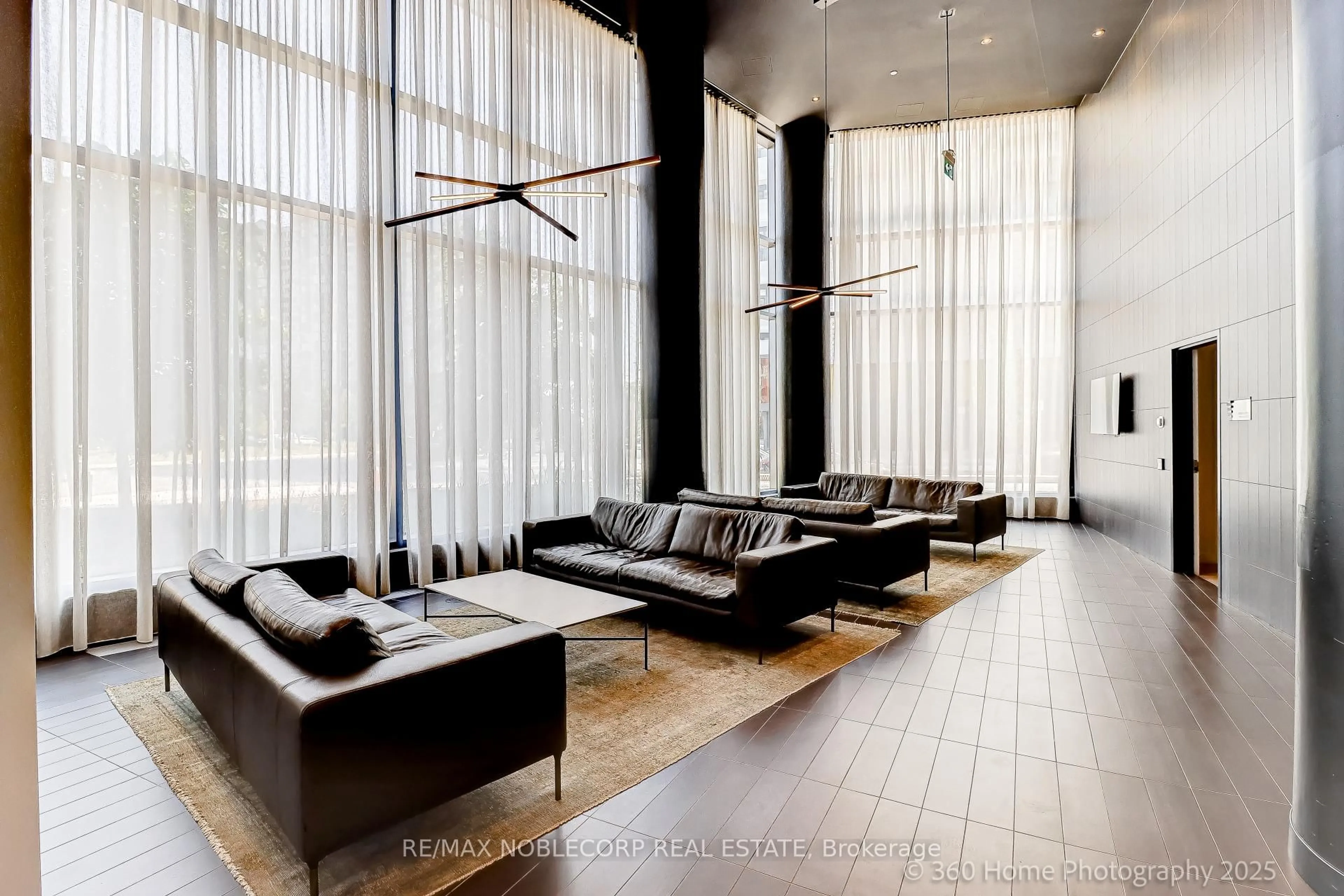 Lobby for 3900 Confederation Pkwy #2912, Mississauga Ontario L5B 0M3