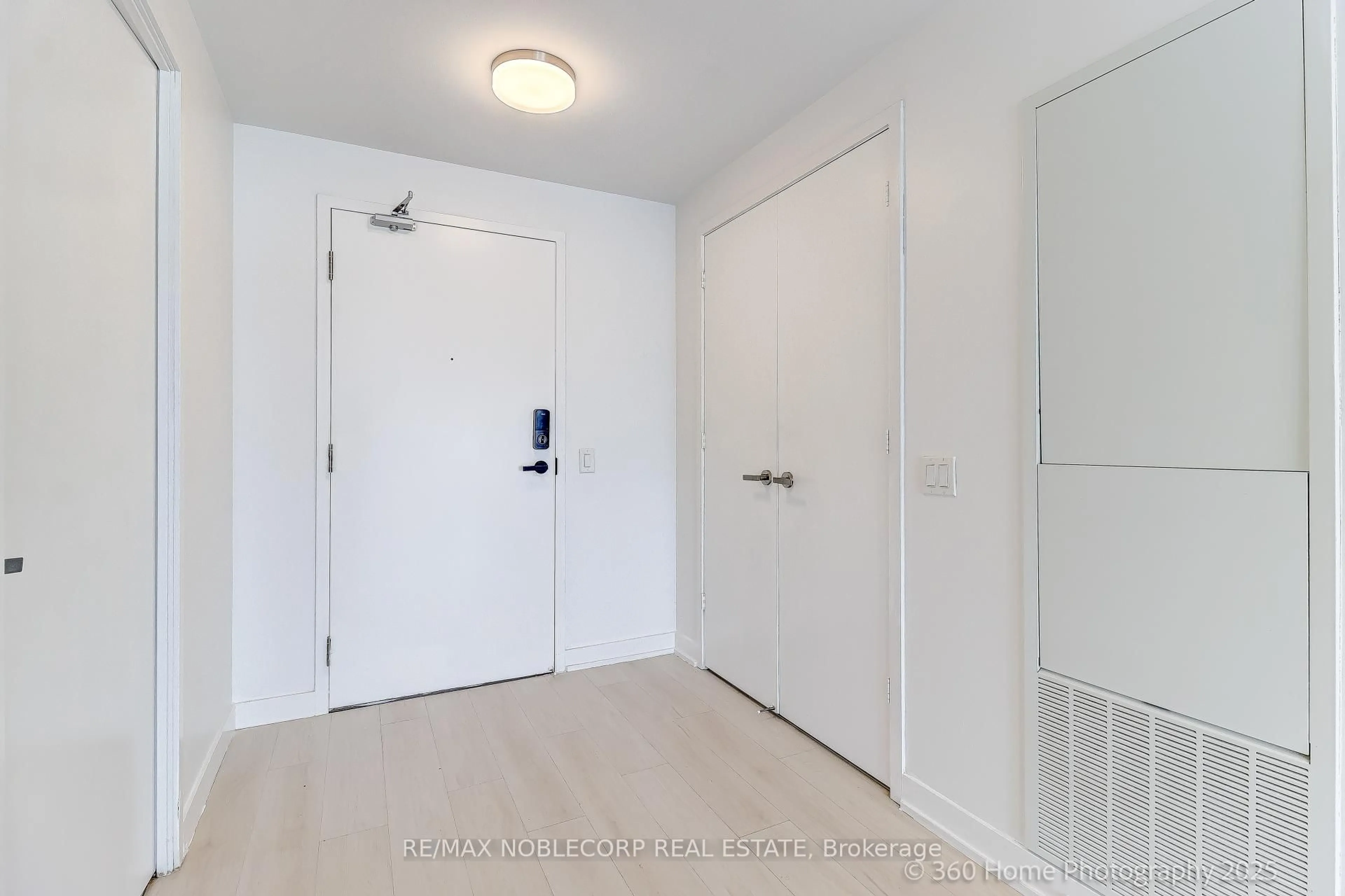 Unknown for 3900 Confederation Pkwy #2912, Mississauga Ontario L5B 0M3