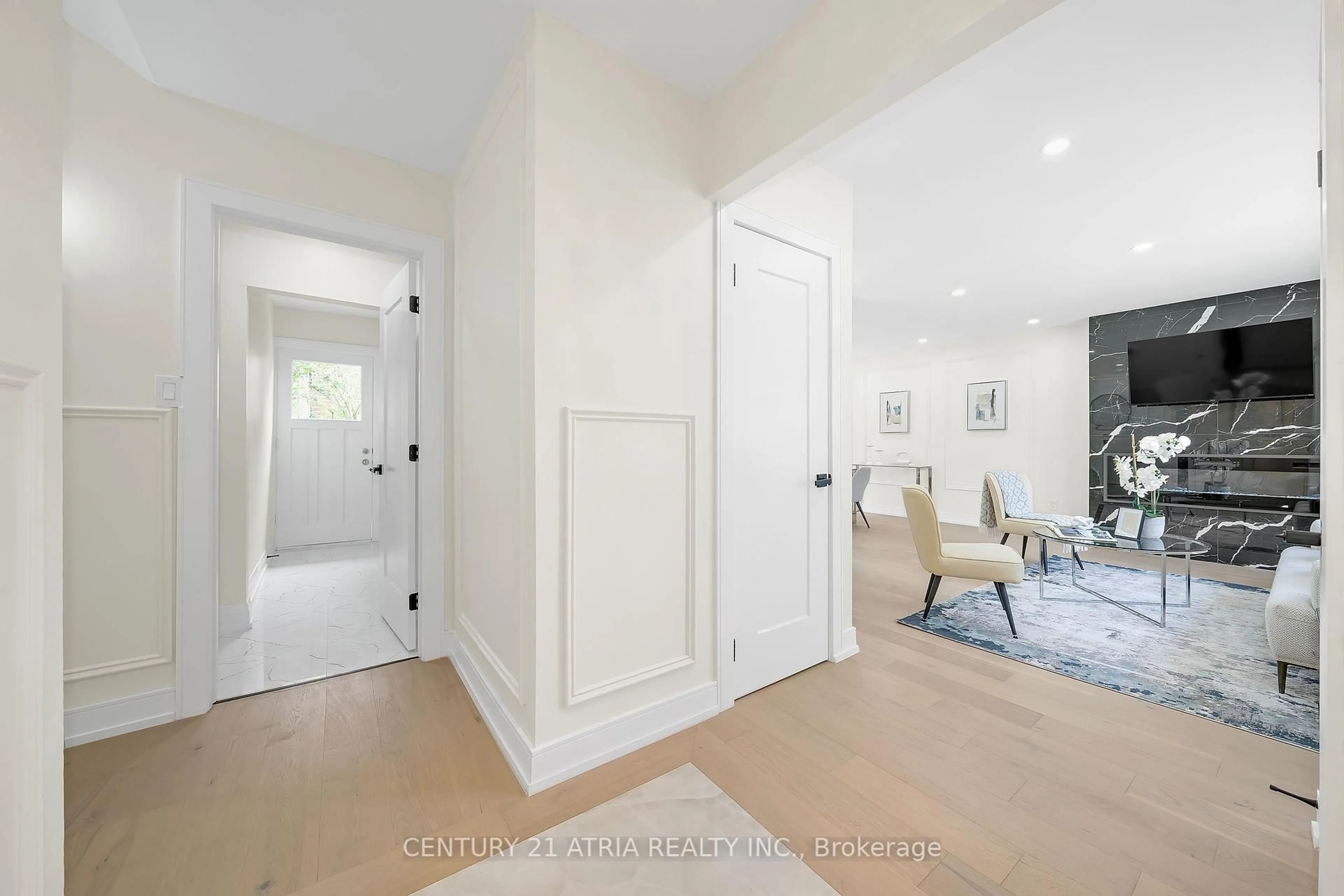 Indoor entryway for 48 Tealham Dr, Toronto Ontario M9V 3T6