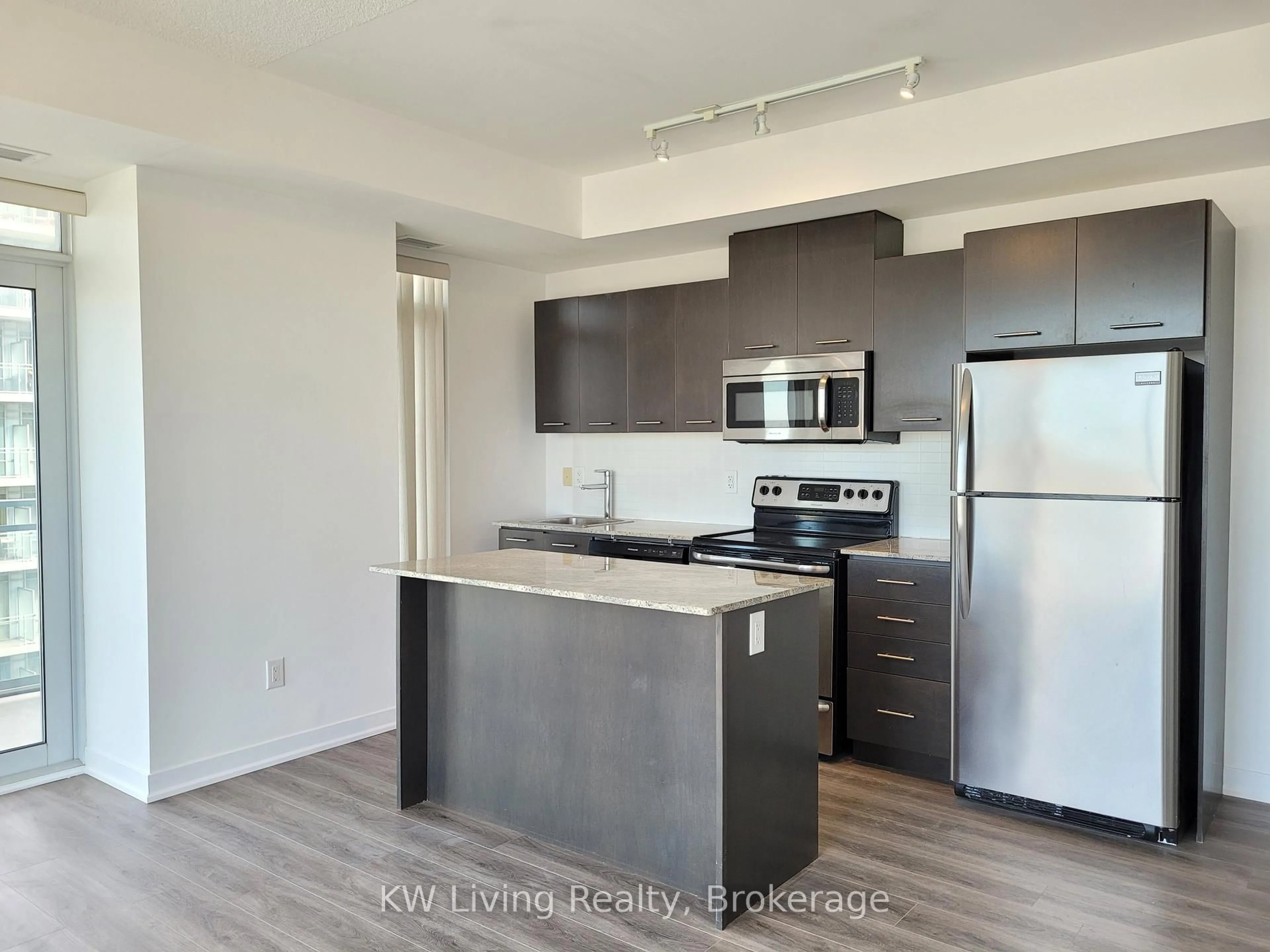 Standard kitchen, wood/laminate floor for 360 Square One Dr #1902, Mississauga Ontario L5B 0G7
