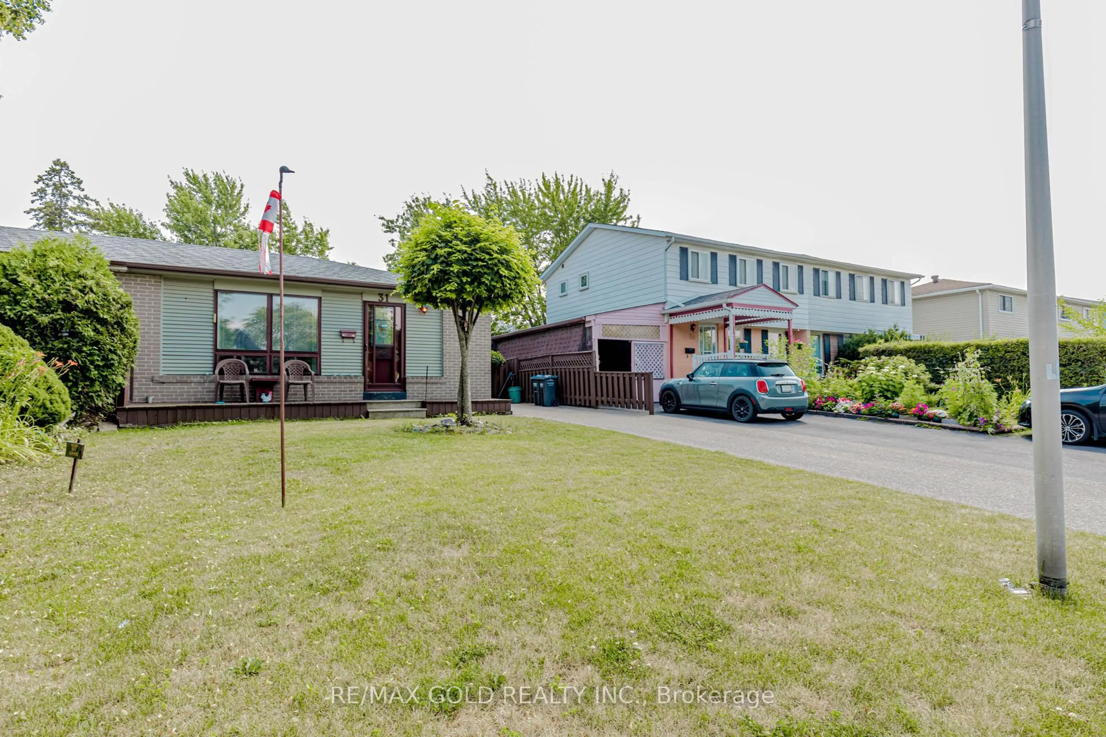 Patio, street for 31 Fallingdale Cres, Brampton Ontario L6T 3J5