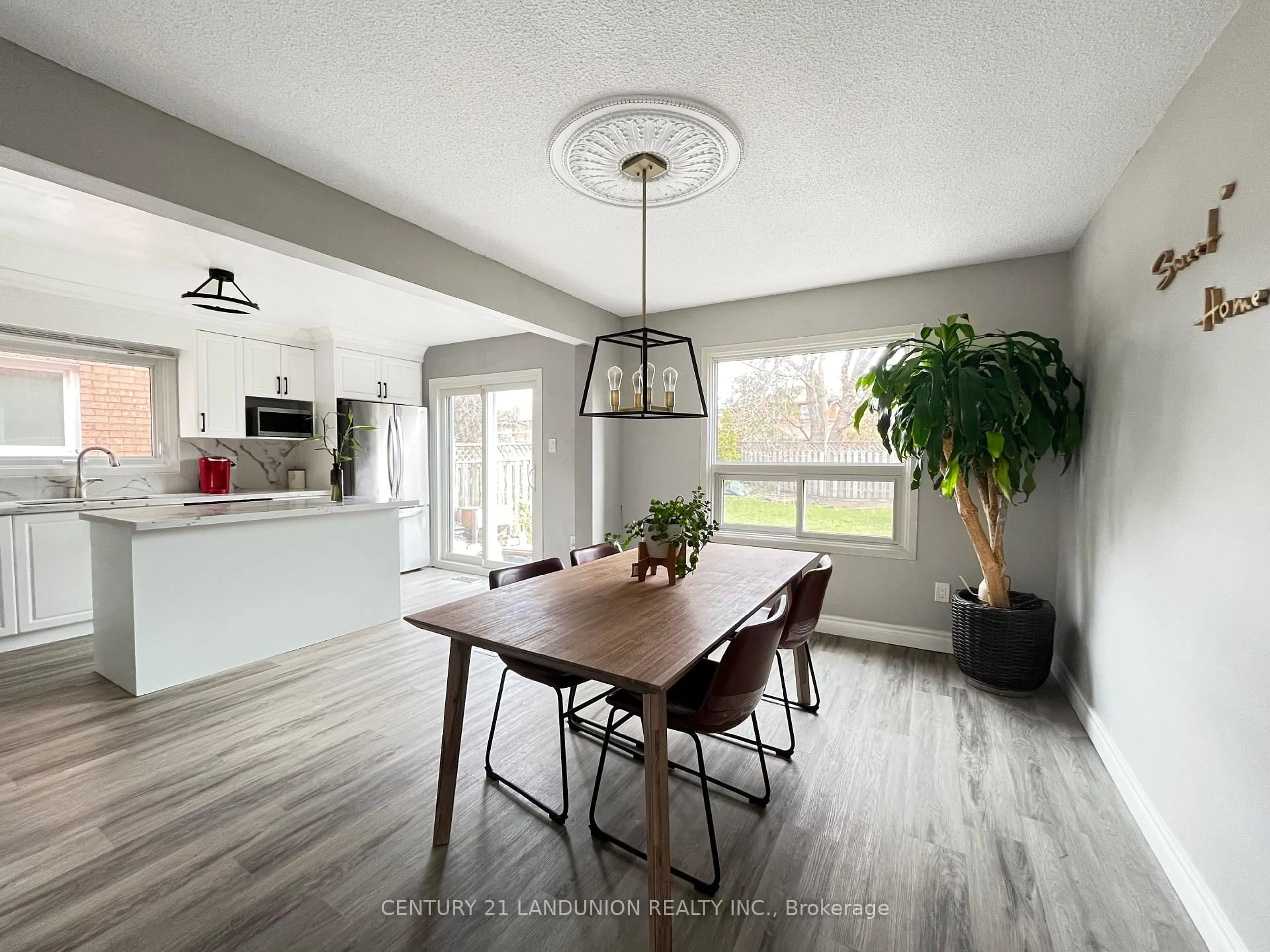 Open concept kitchen, wood/laminate floor for 3333 Hargrove Rd, Mississauga Ontario L5L 4E6
