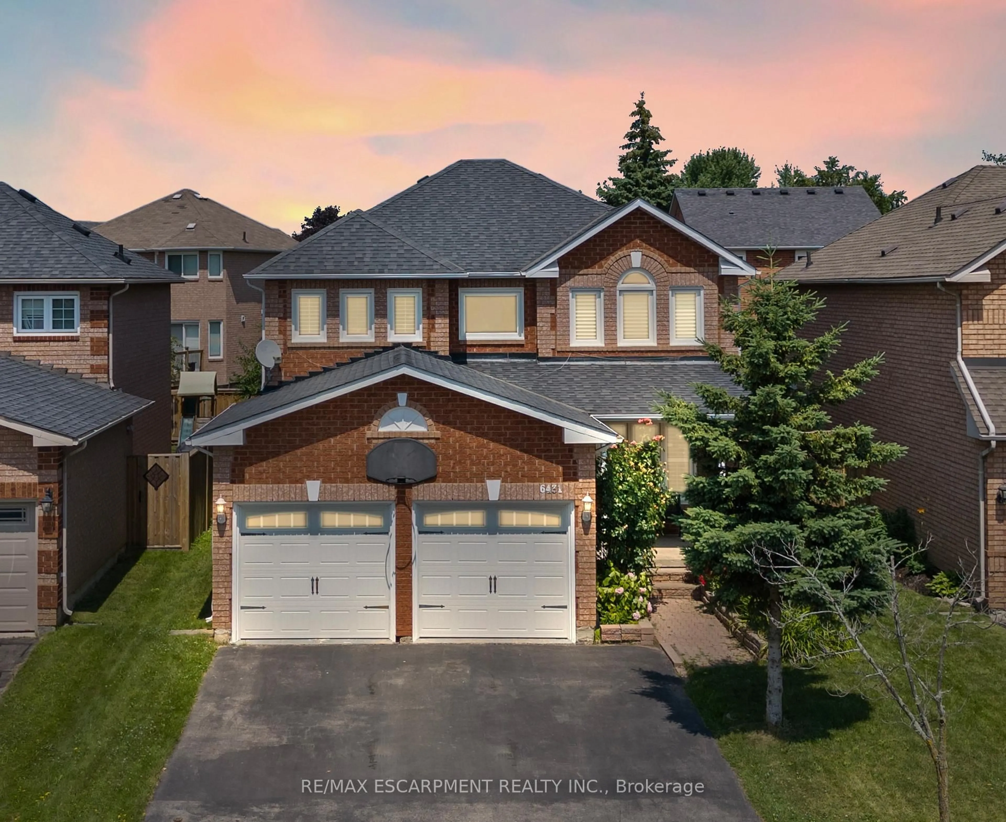 A pic from outside/outdoor area/front of a property/back of a property/a pic from drone, street for 6431 Lisgar Dr, Mississauga Ontario L5N 6X2